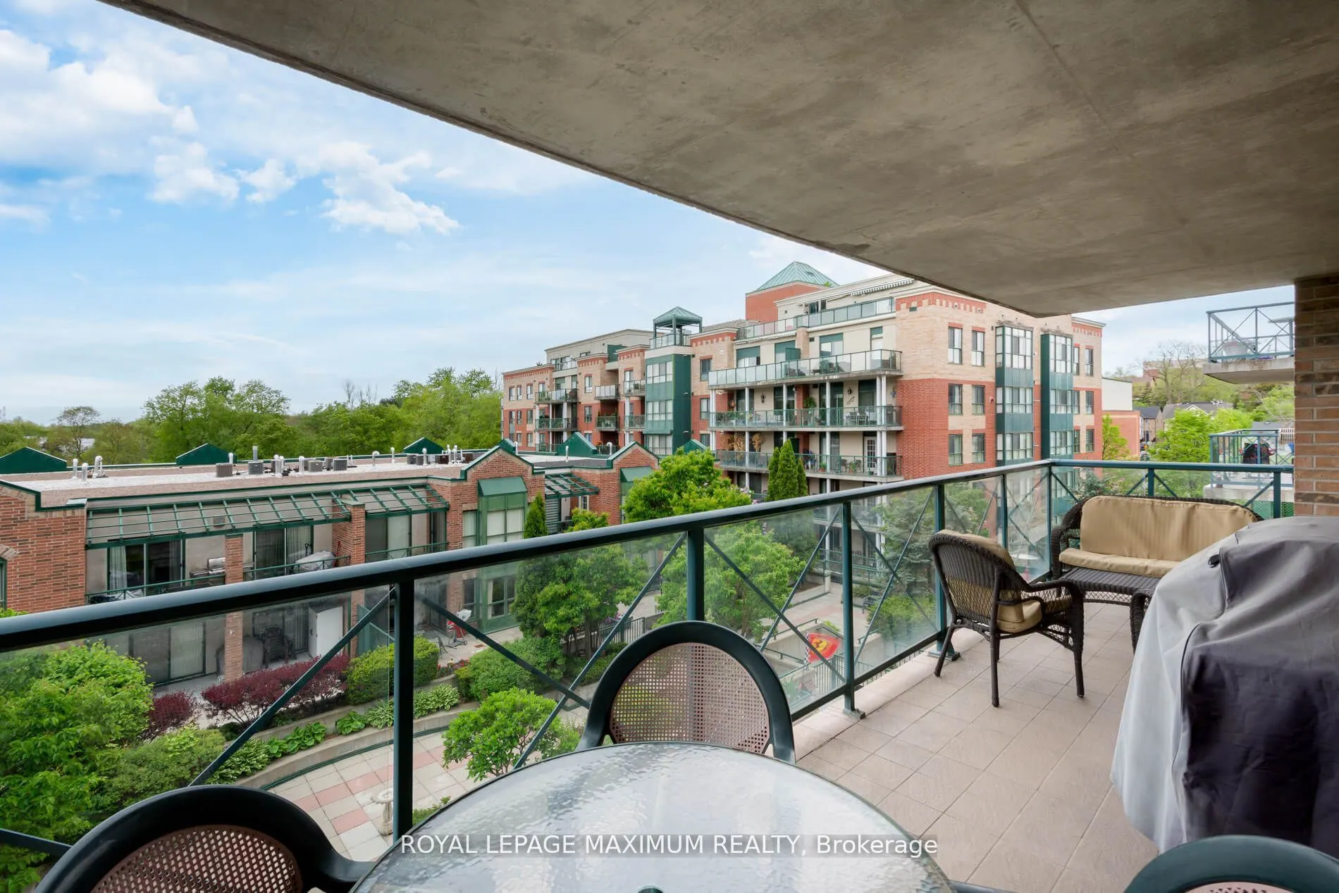 121 Woodbridge Avenue, #404