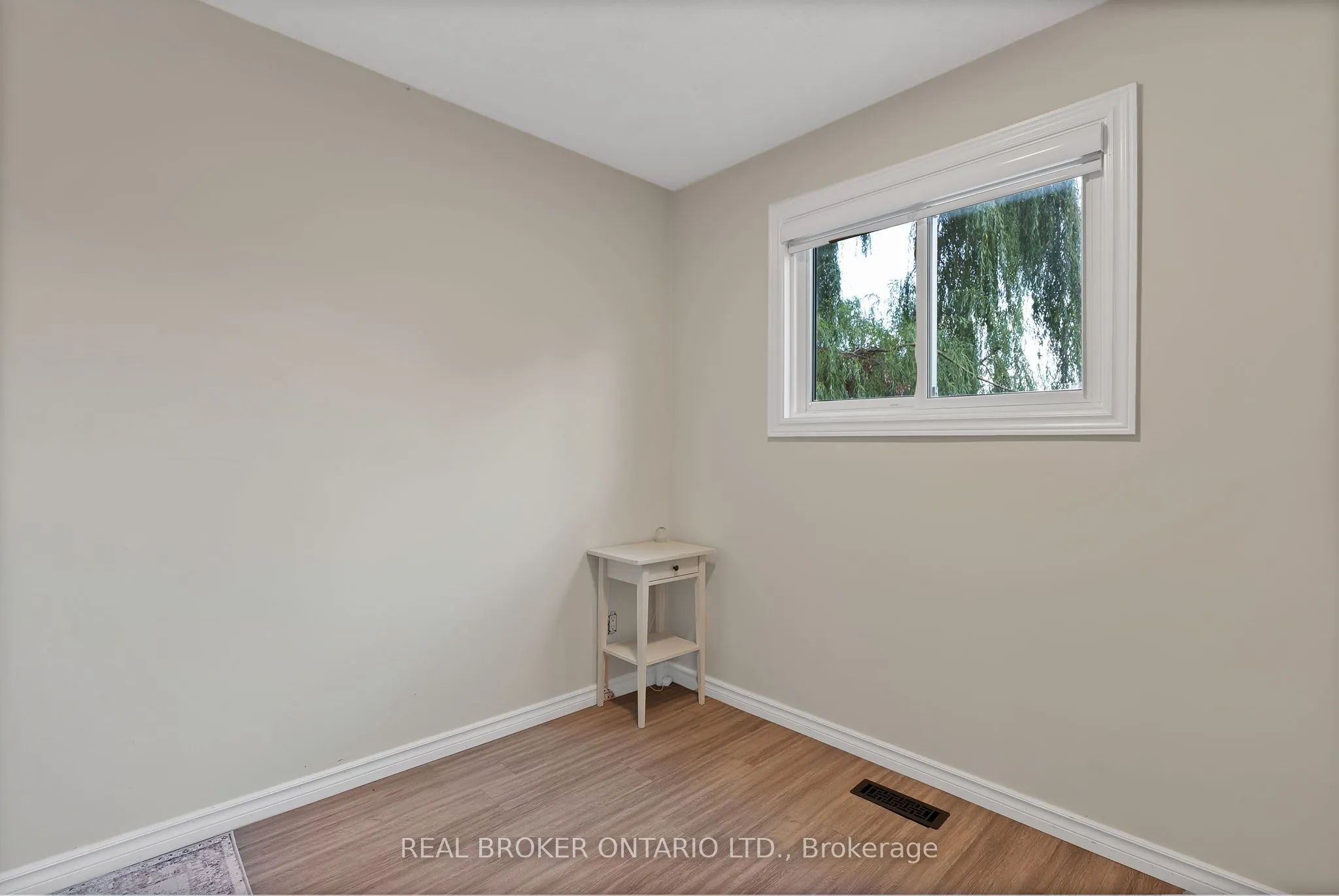 1036 Metro Road N