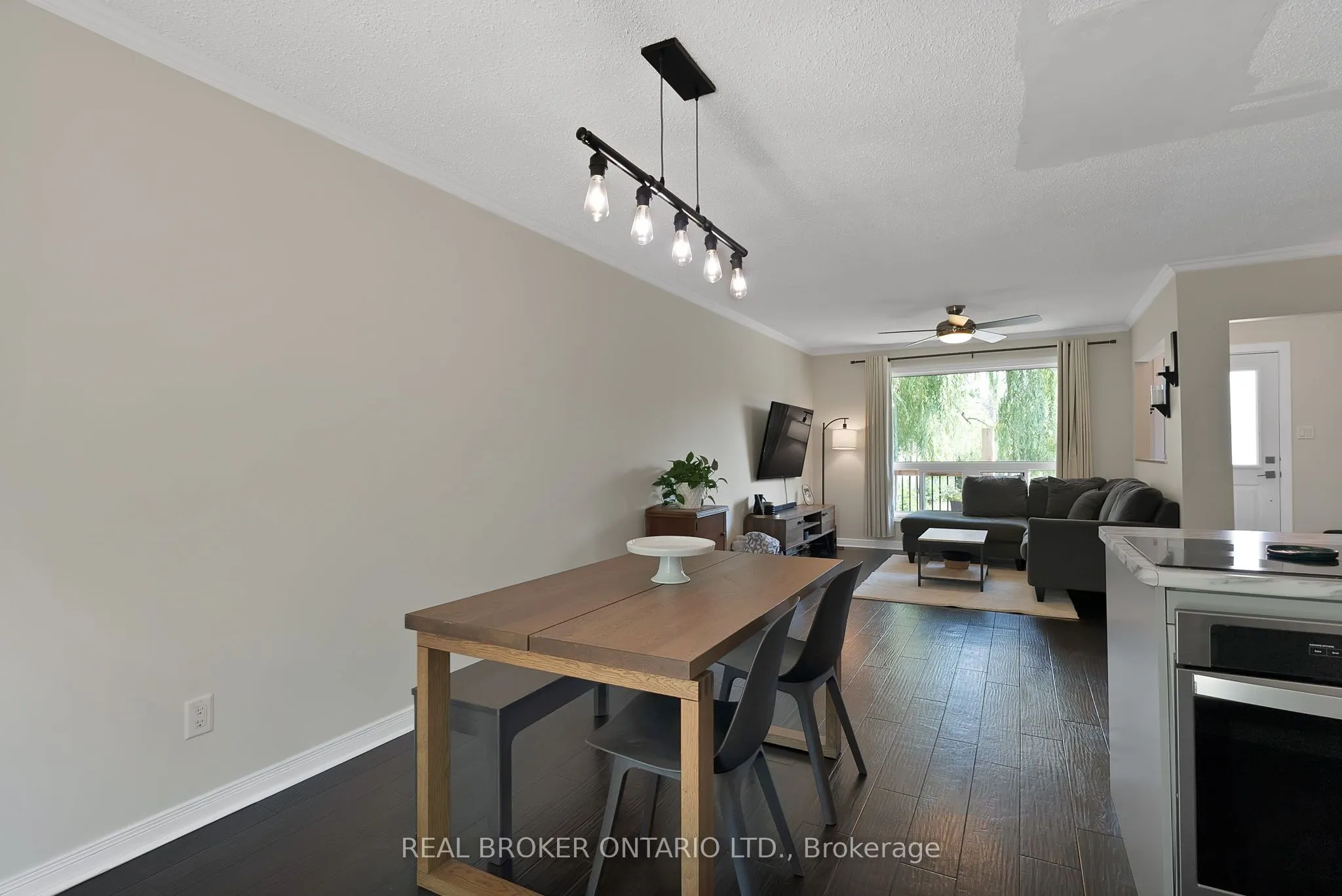 1036 Metro Road N