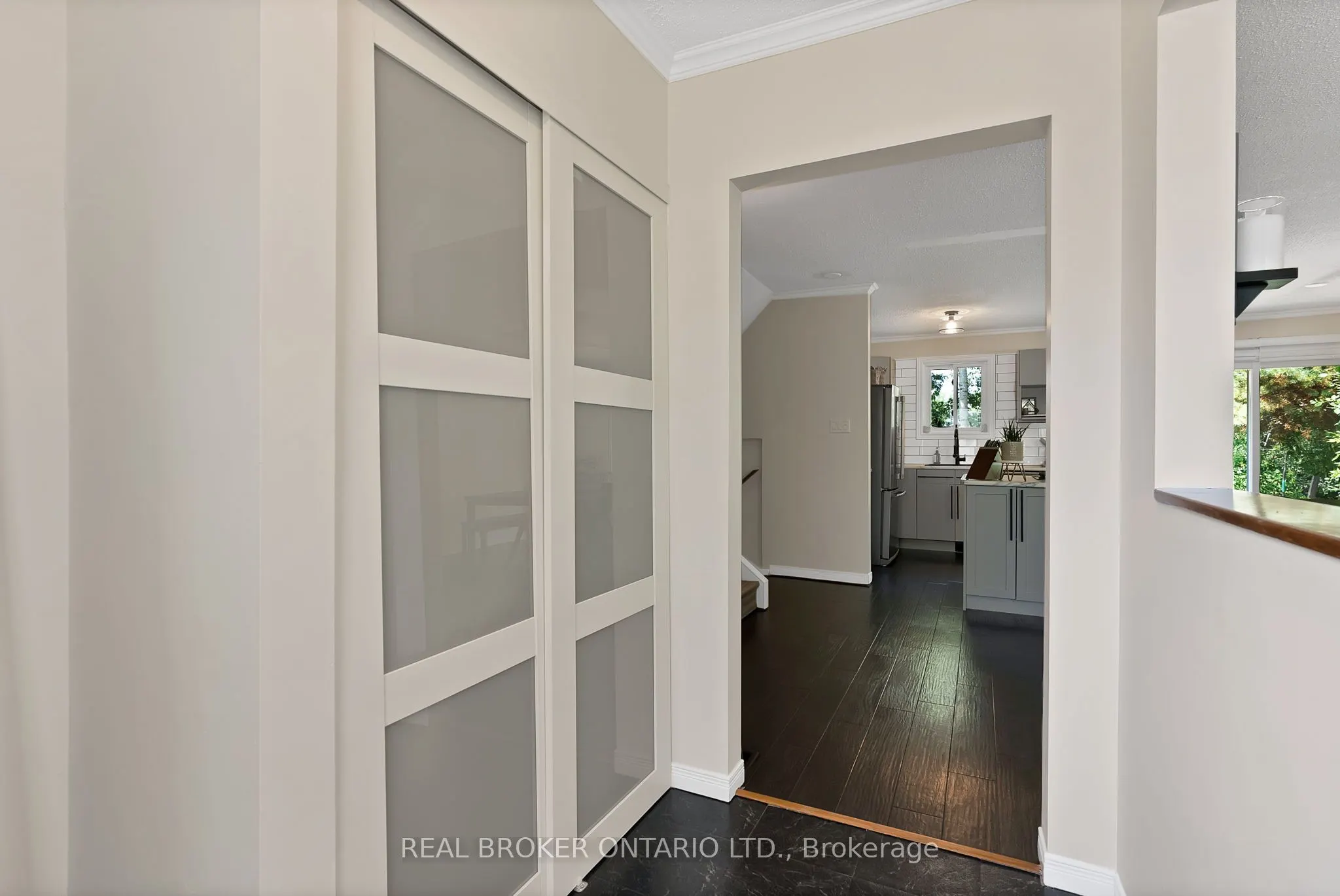 1036 Metro Road N