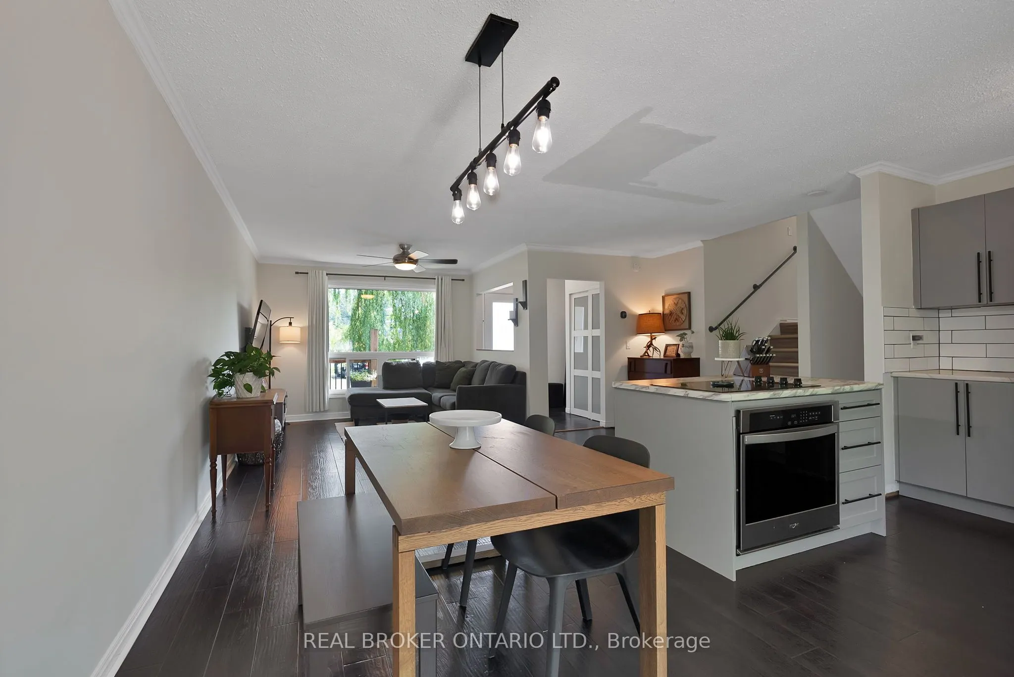 1036 Metro Road N