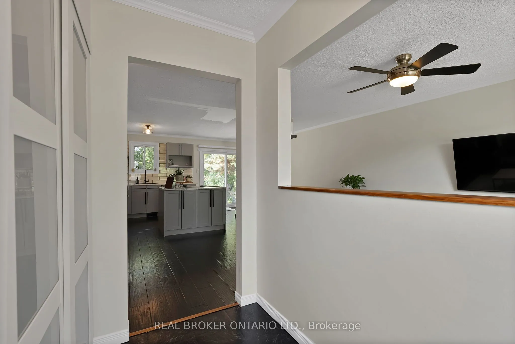 1036 Metro Road N