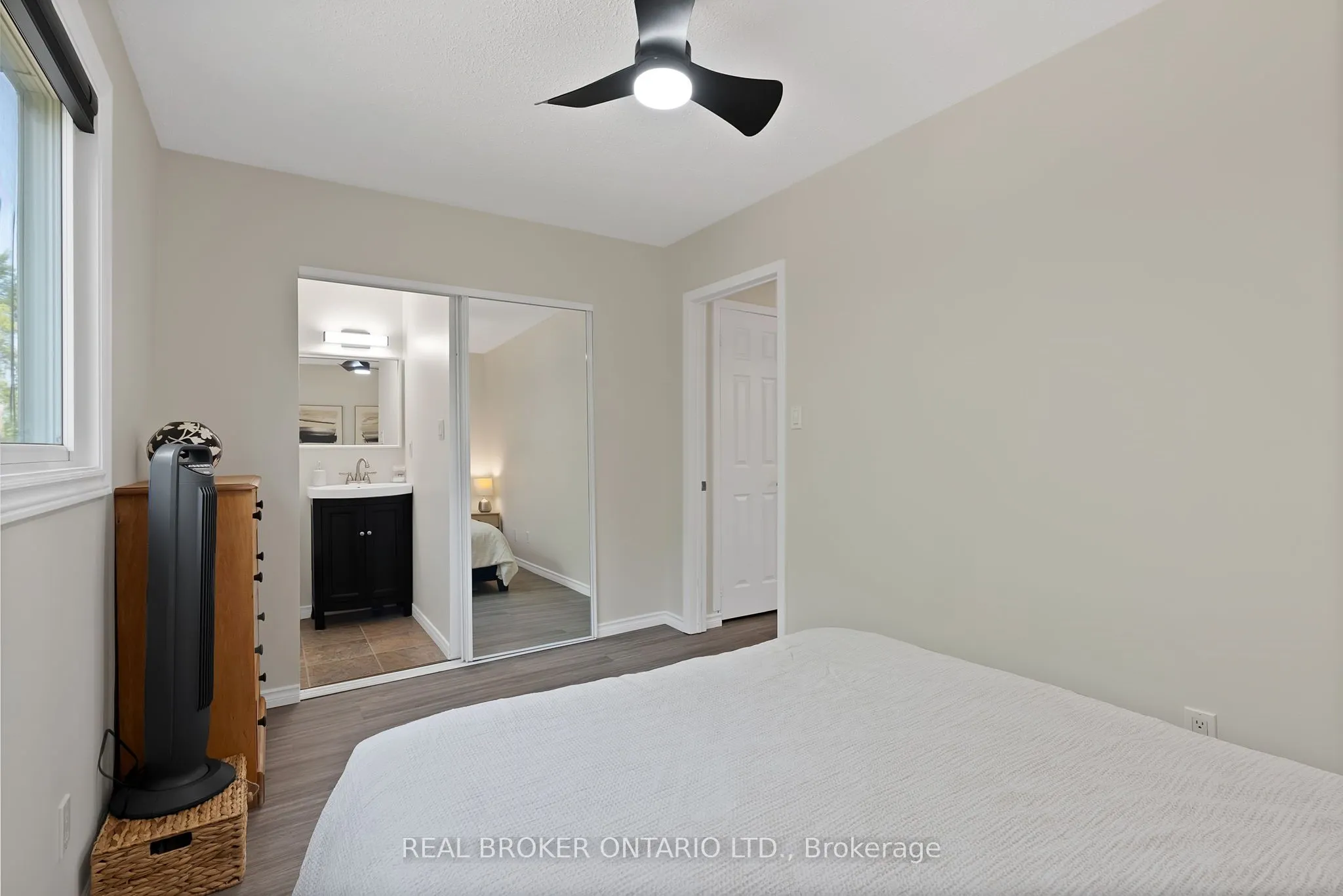 1036 Metro Road N