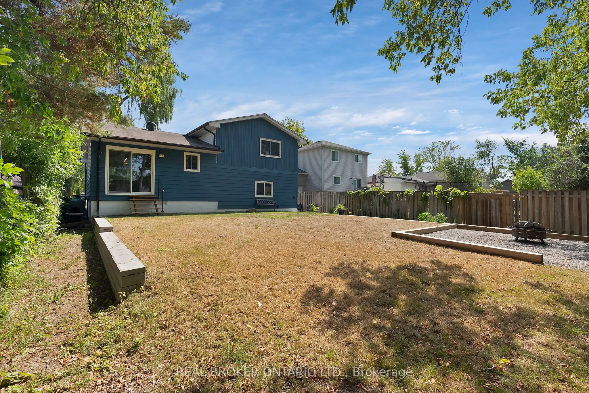 1036 Metro Road N
