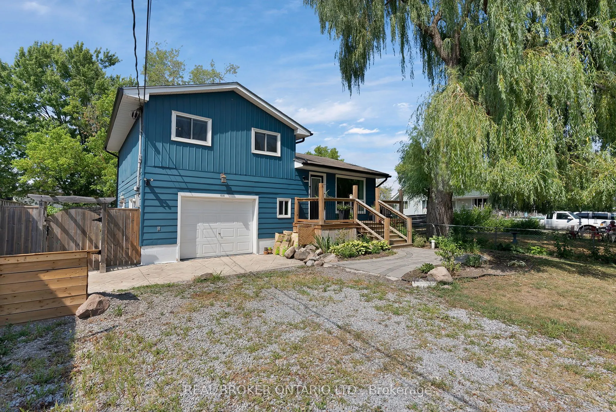 1036 Metro Road N