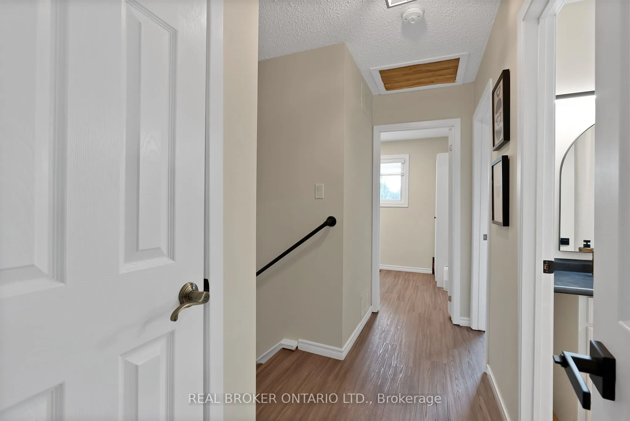 1036 Metro Road N