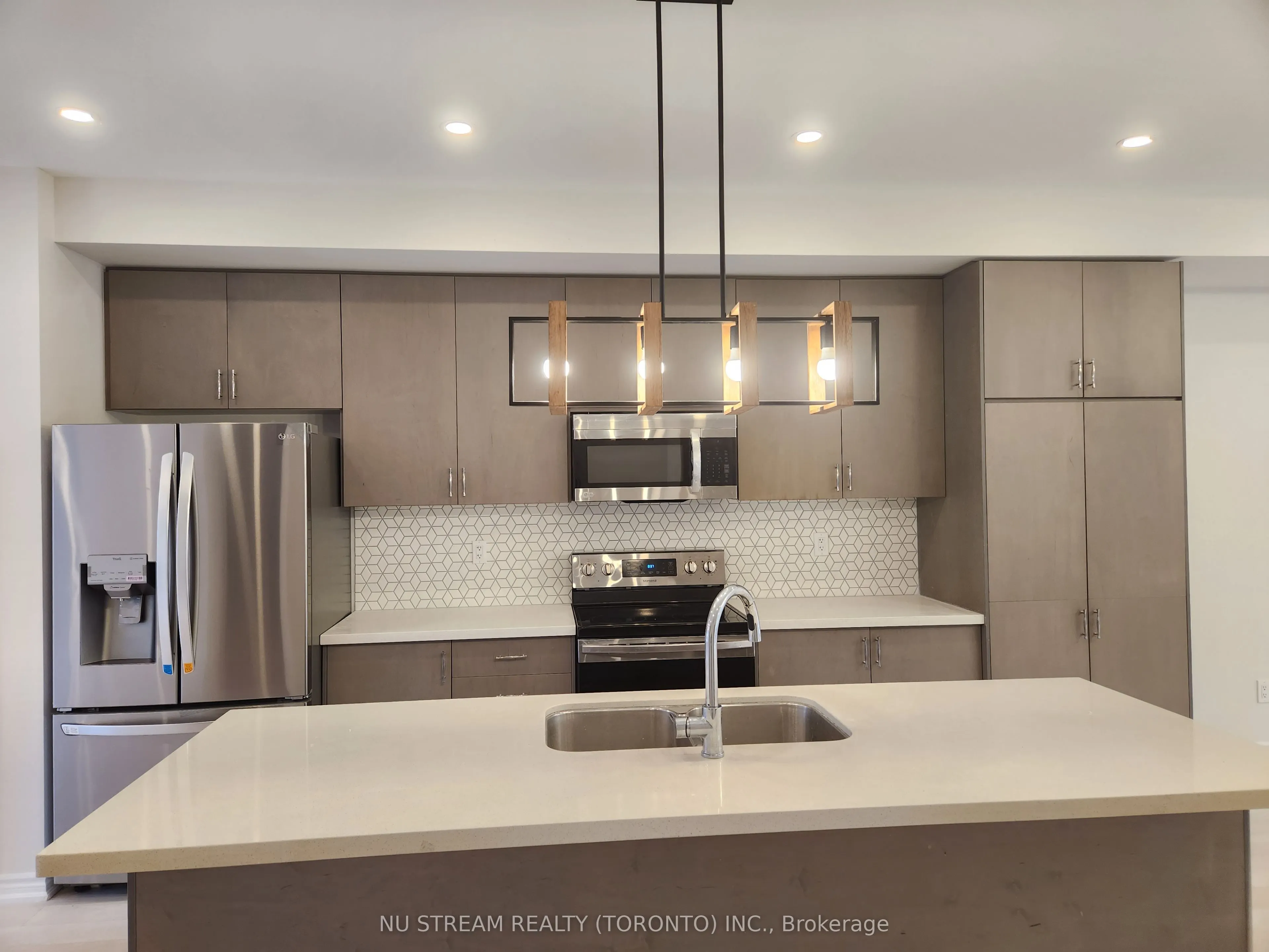 28 James Noble Lane, #28