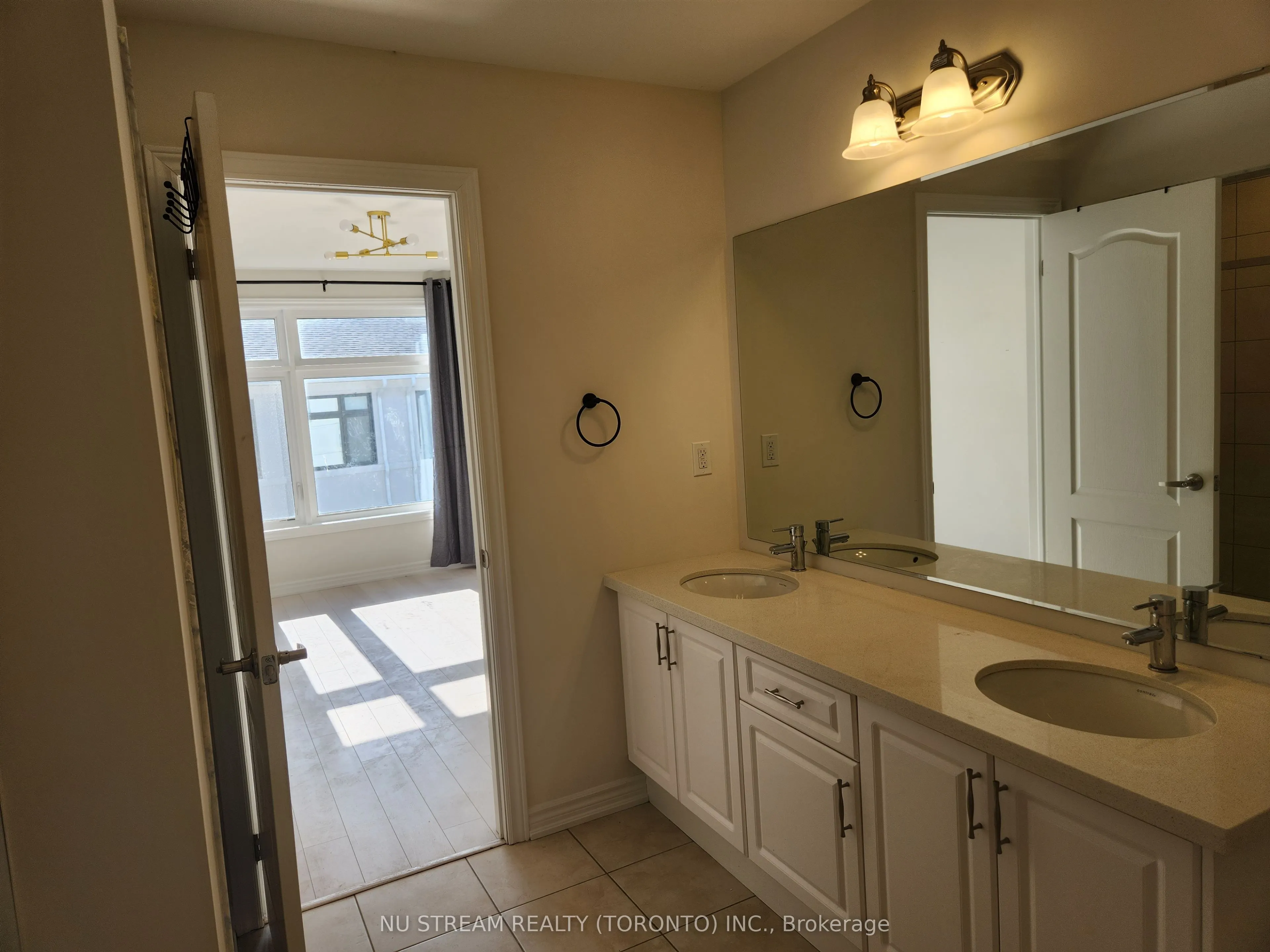 28 James Noble Lane, #28