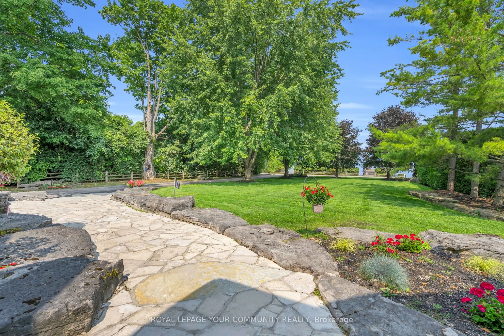 515 Lake Drive E
