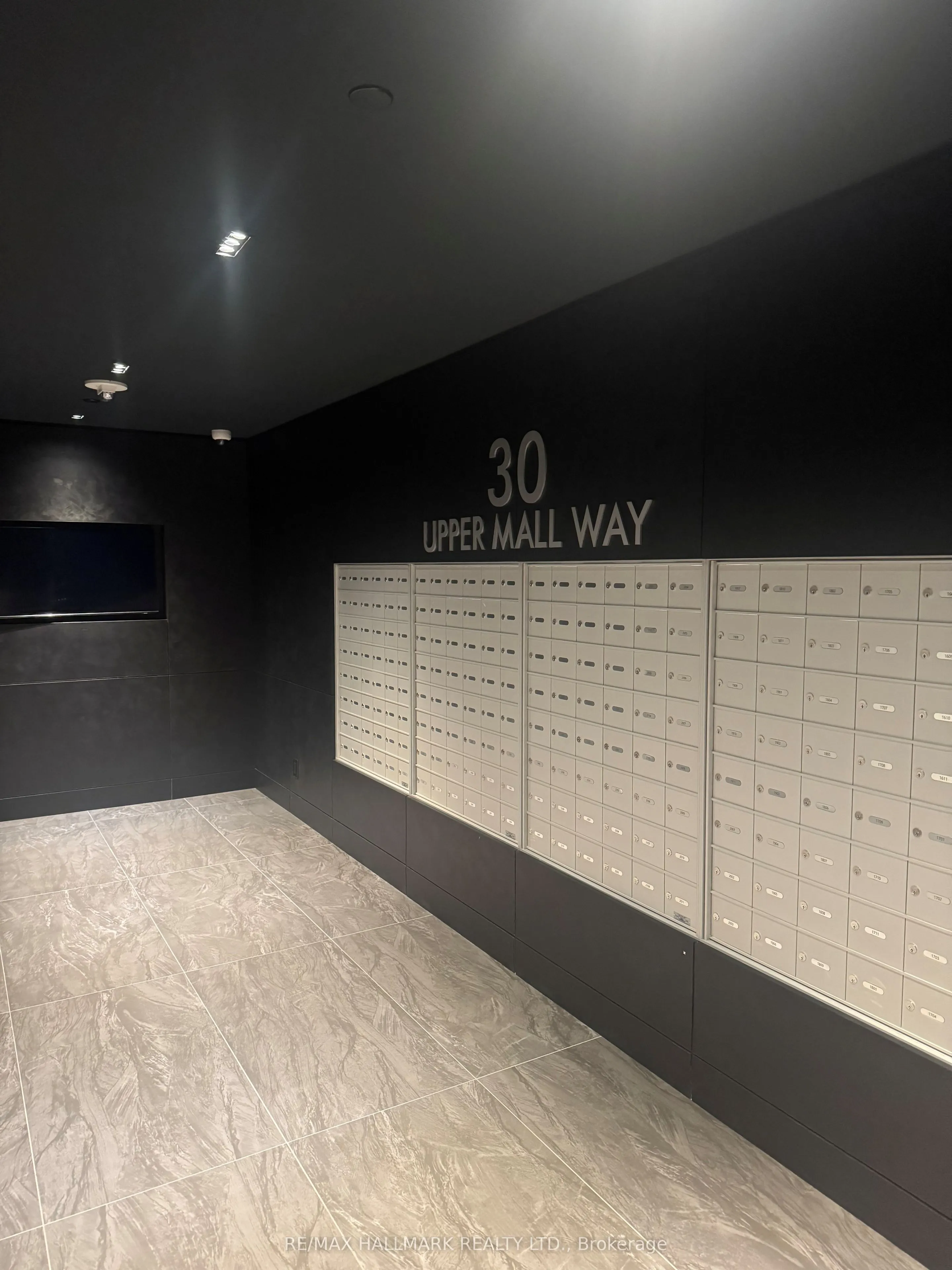 30 Upper Mall Way, #2909