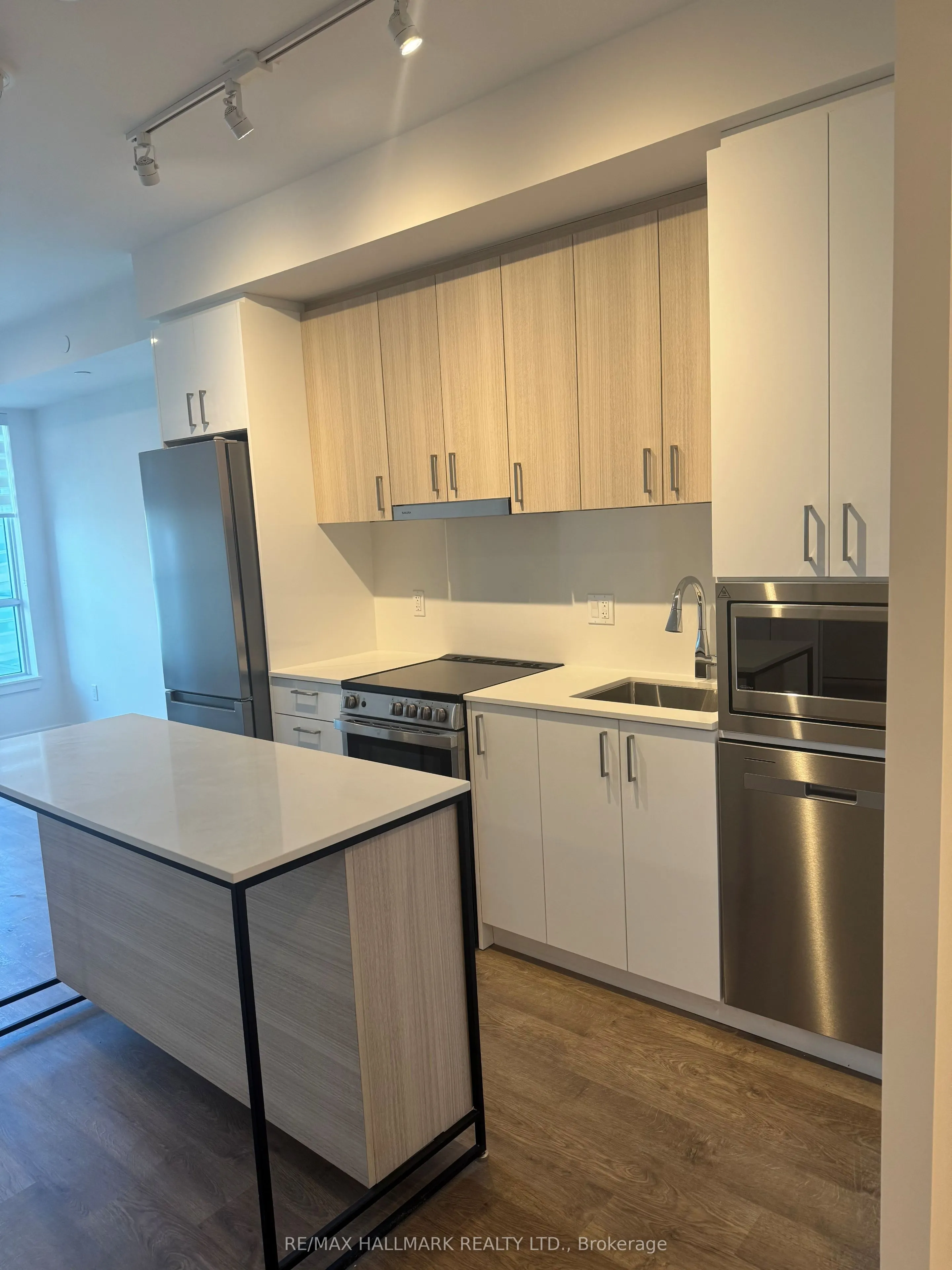 30 Upper Mall Way, #2909
