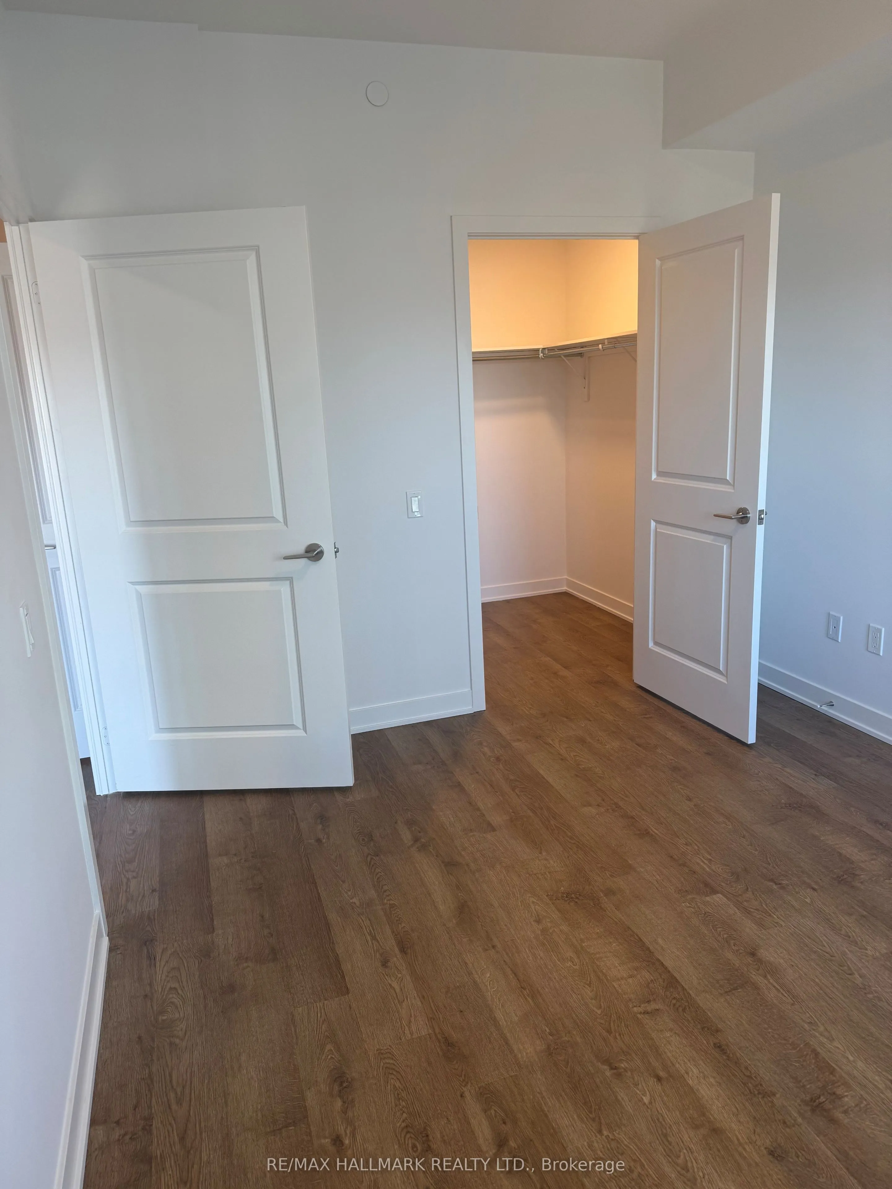 30 Upper Mall Way, #2909