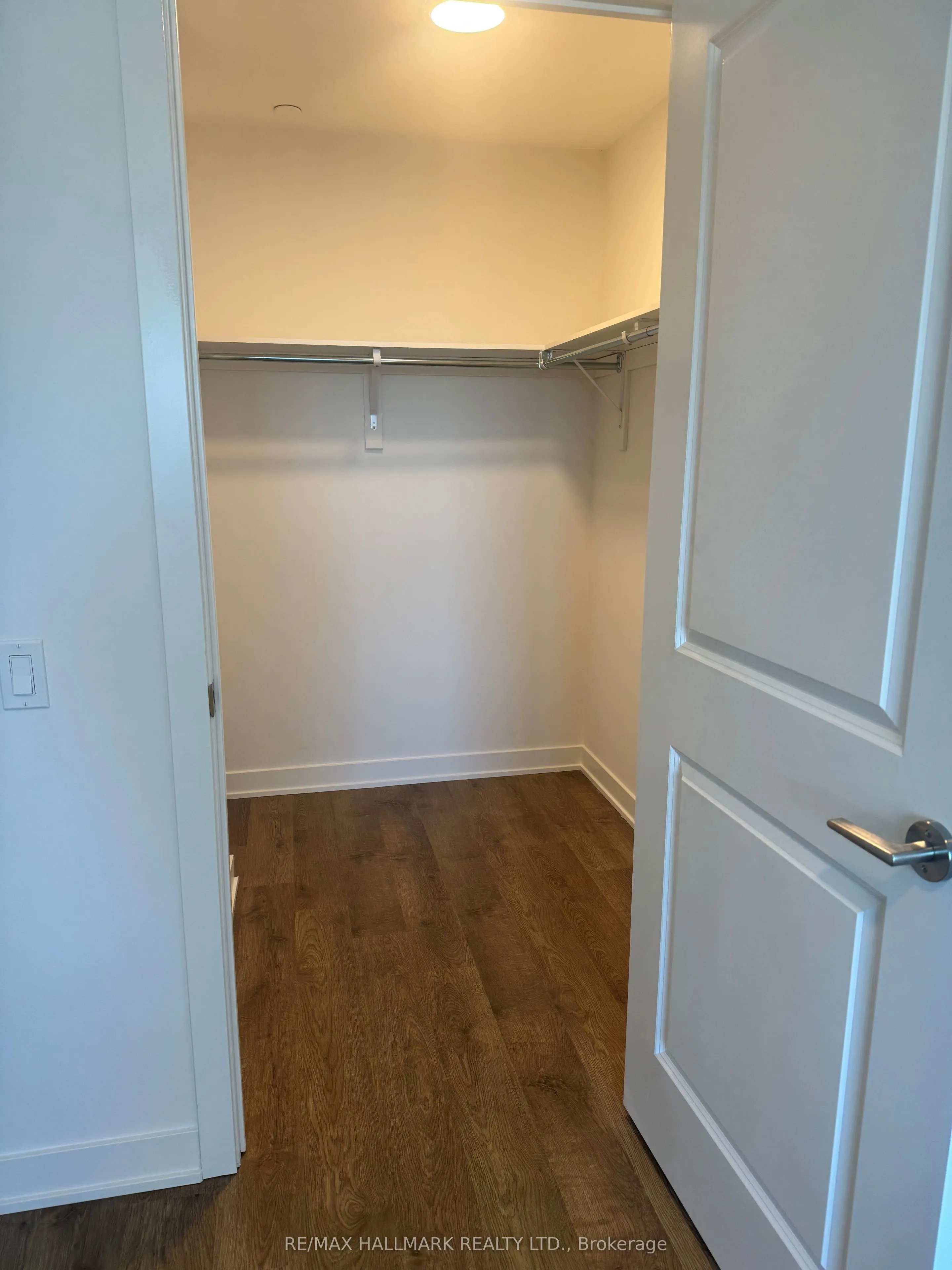30 Upper Mall Way, #2909