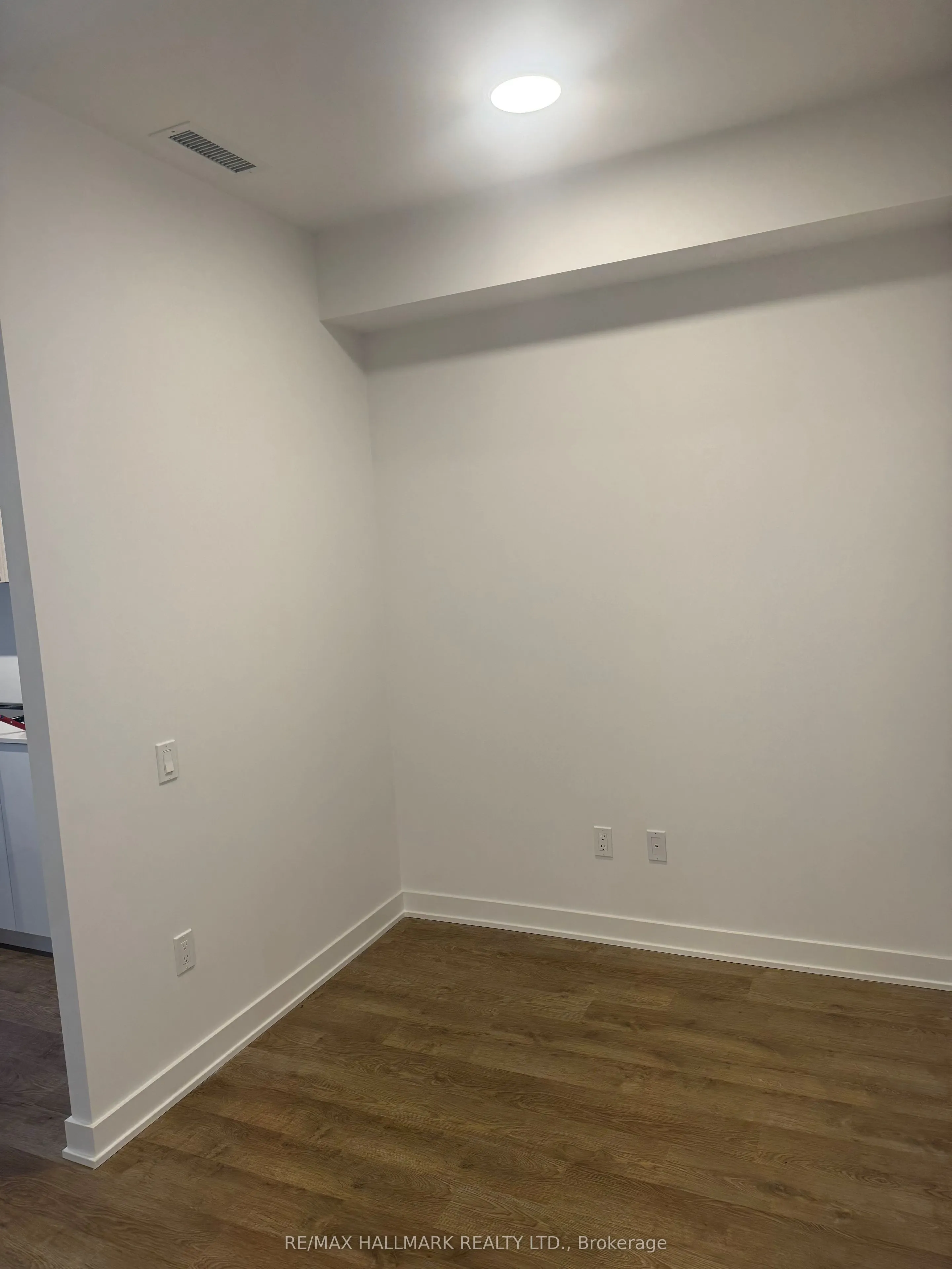 30 Upper Mall Way, #2909