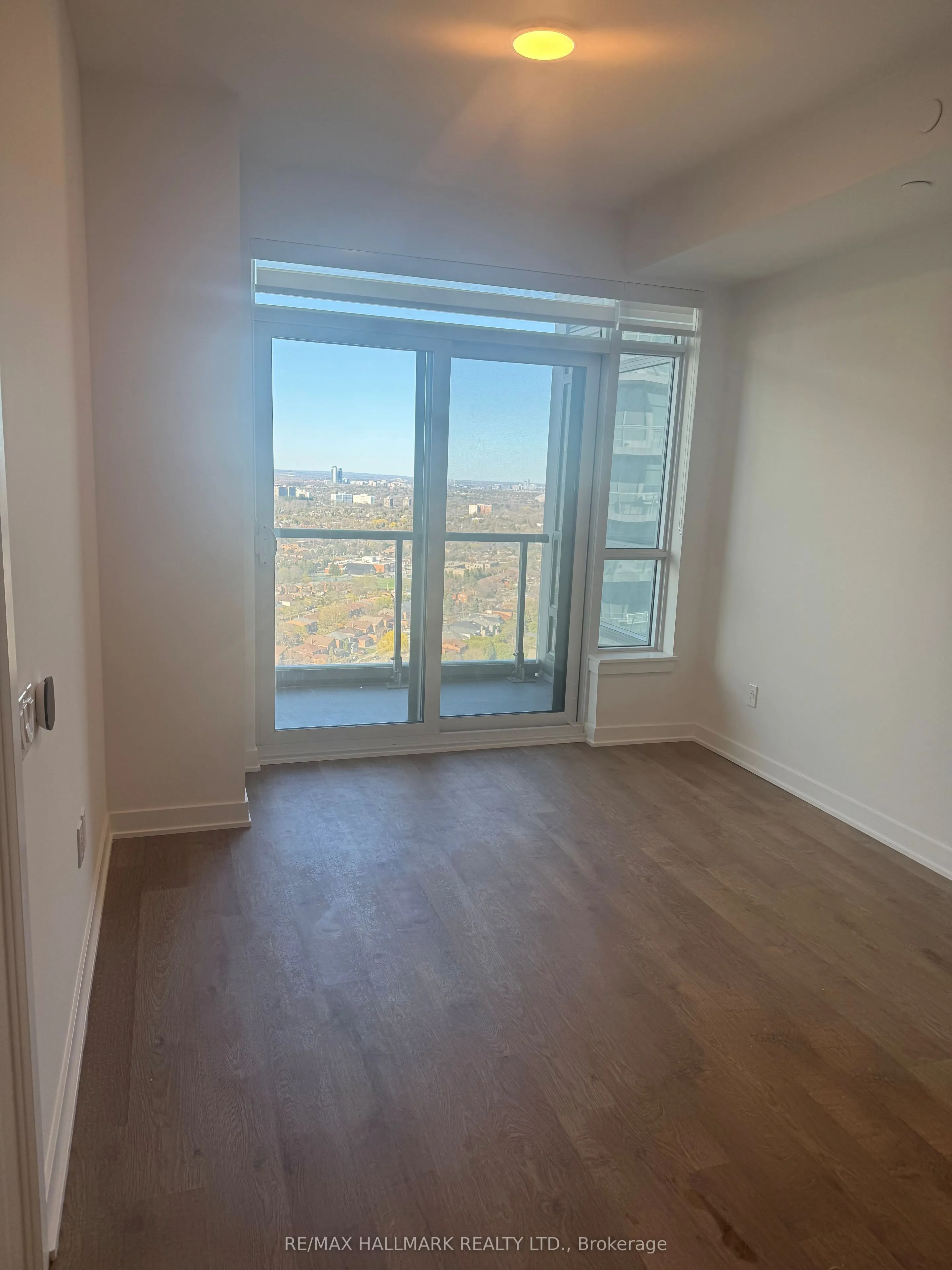 30 Upper Mall Way, #2909
