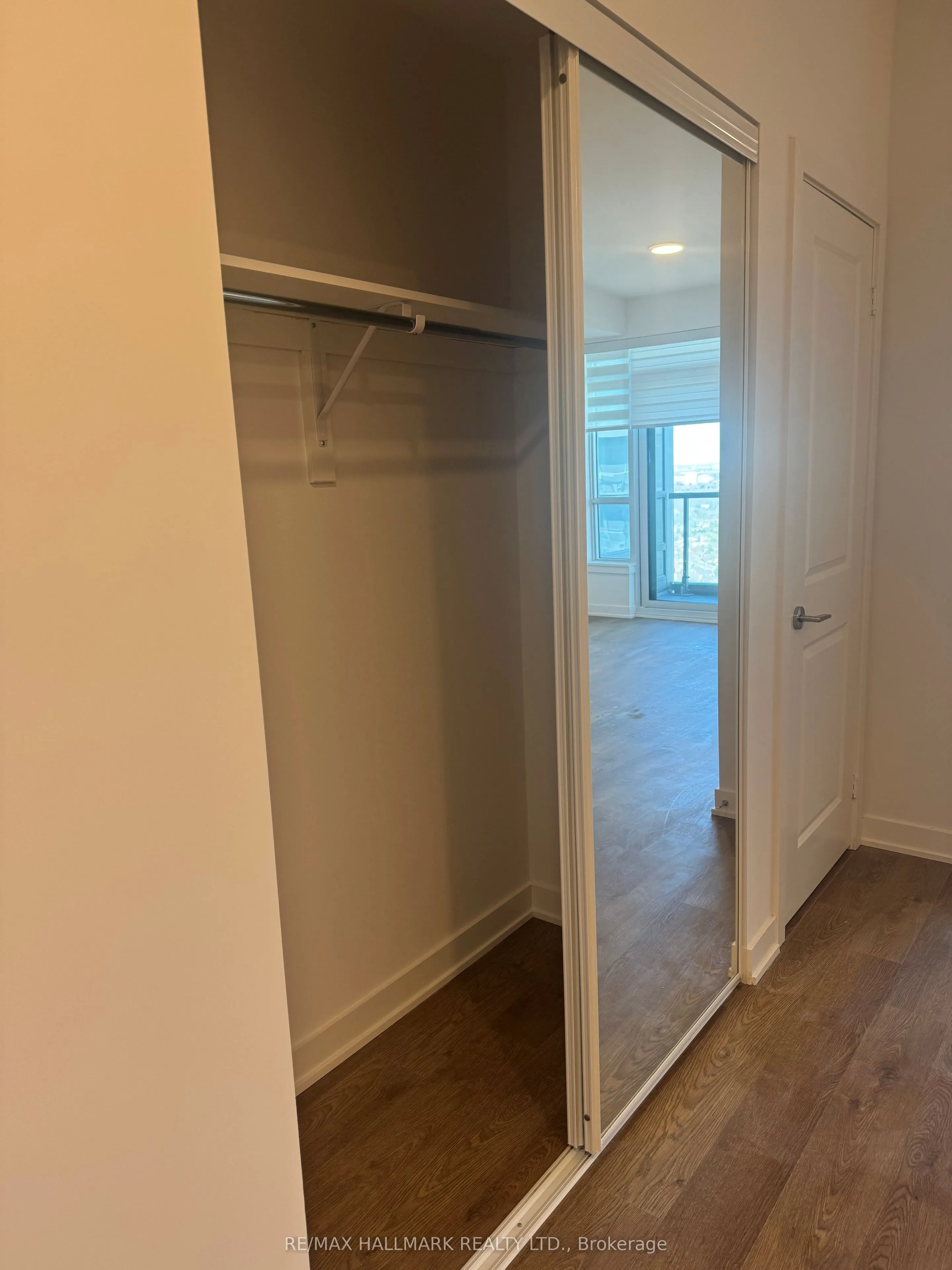 30 Upper Mall Way, #2909