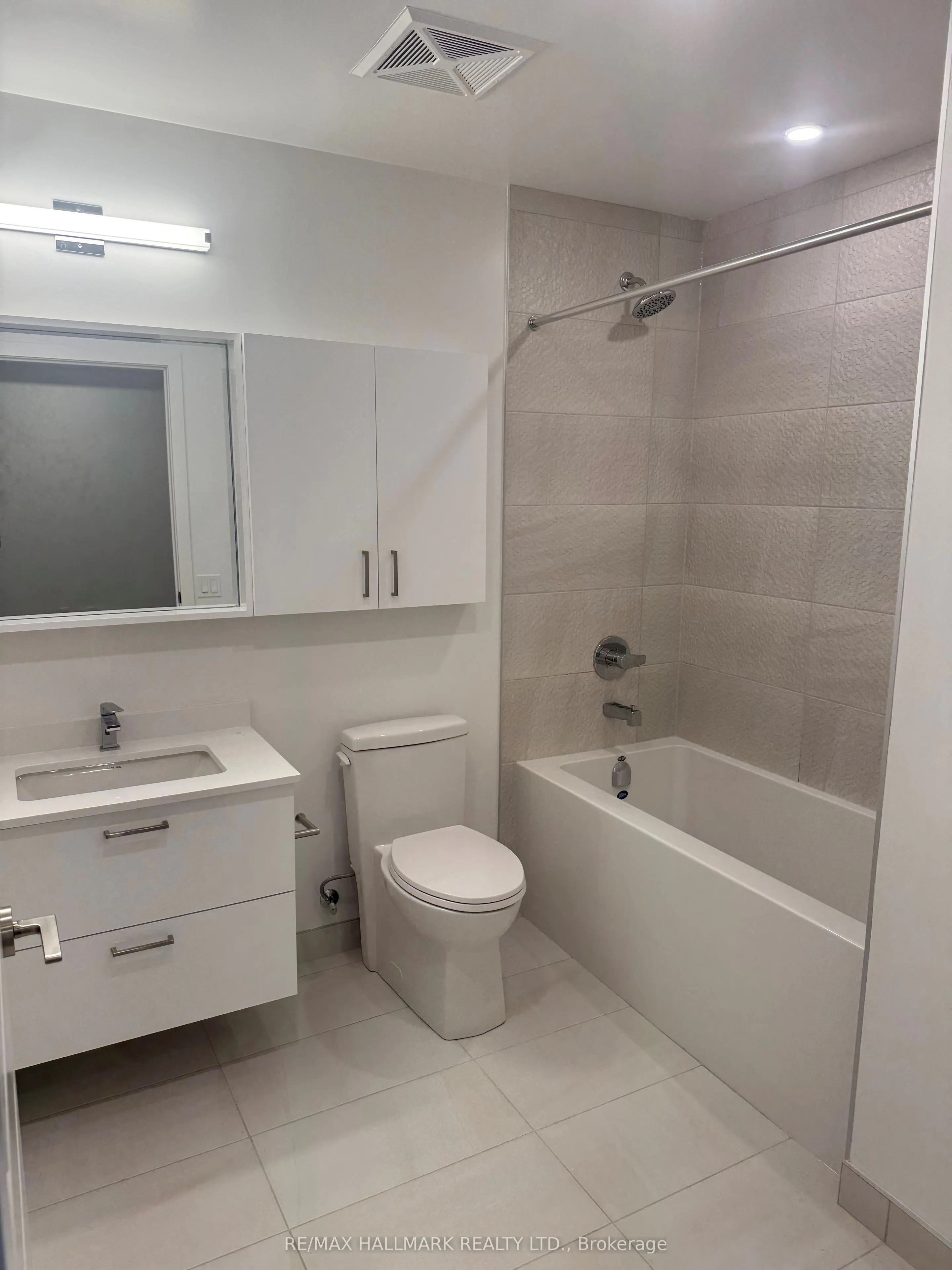 30 Upper Mall Way, #2909