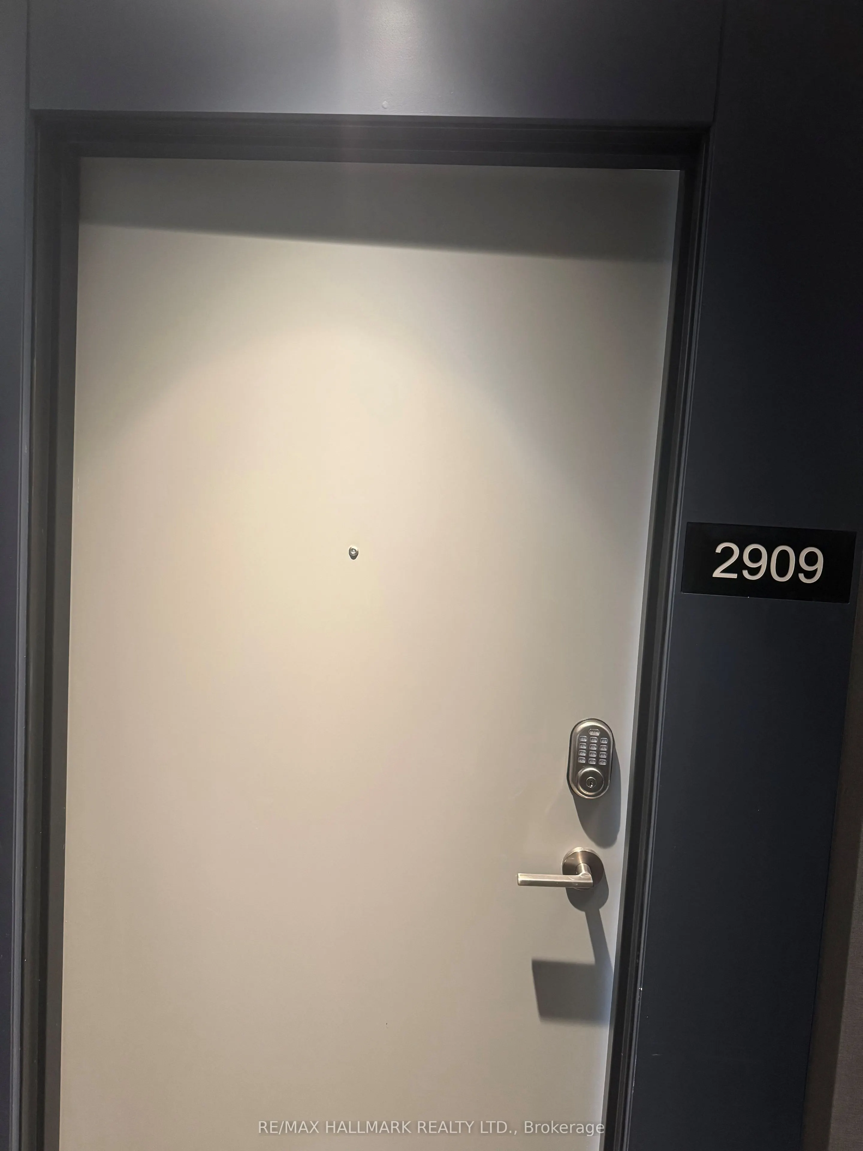 30 Upper Mall Way, #2909