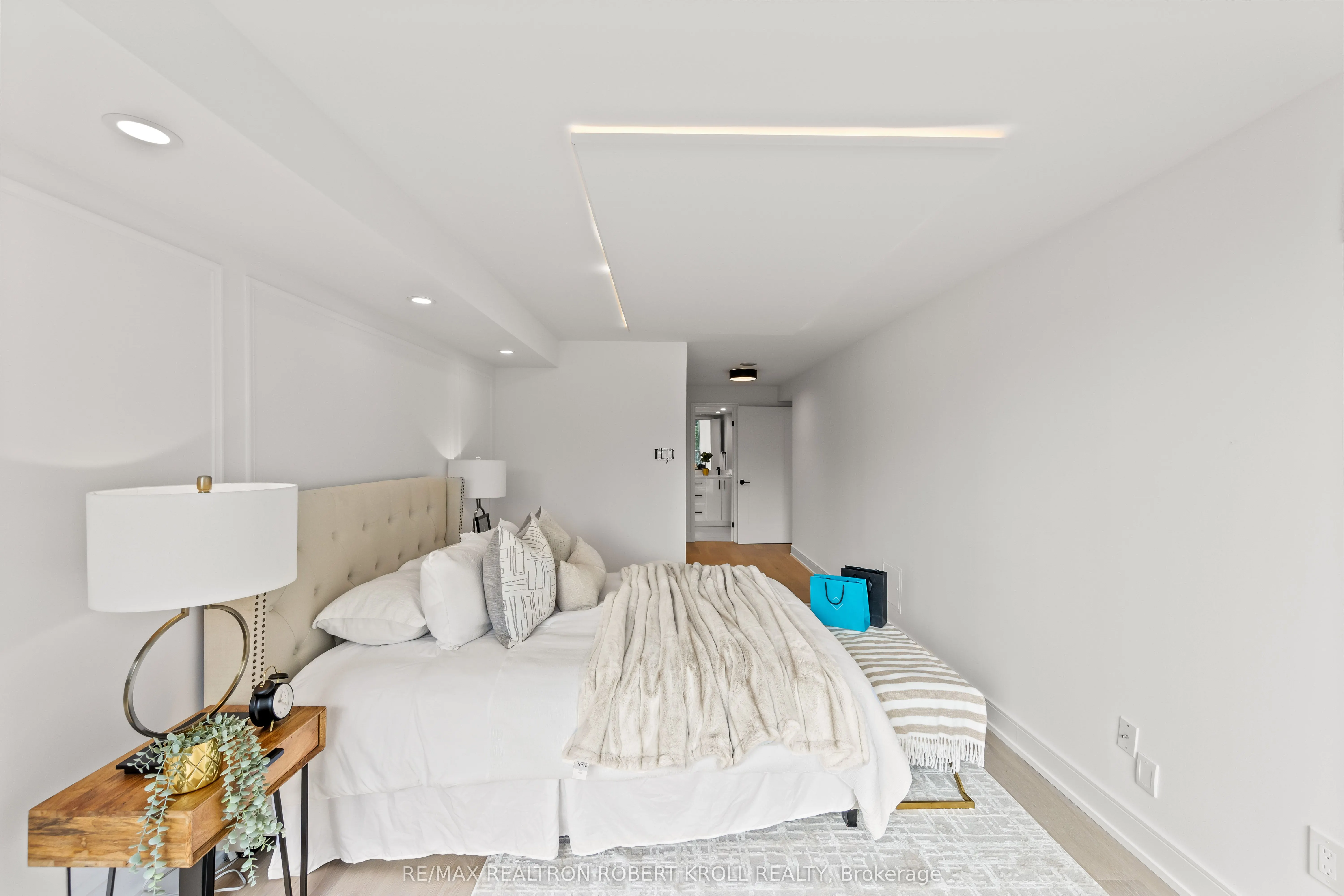 7300 Yonge Street, #210