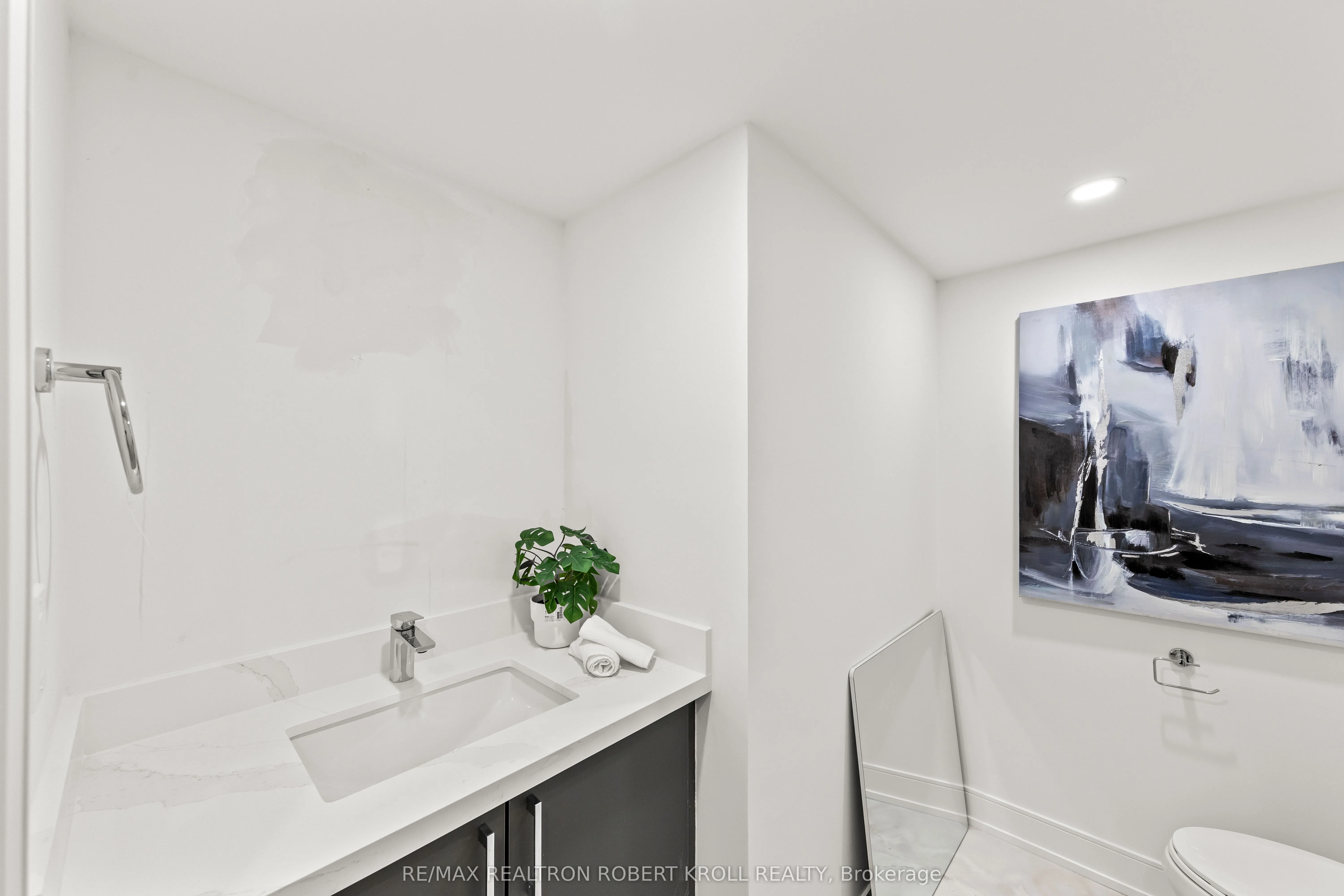 7300 Yonge Street, #210