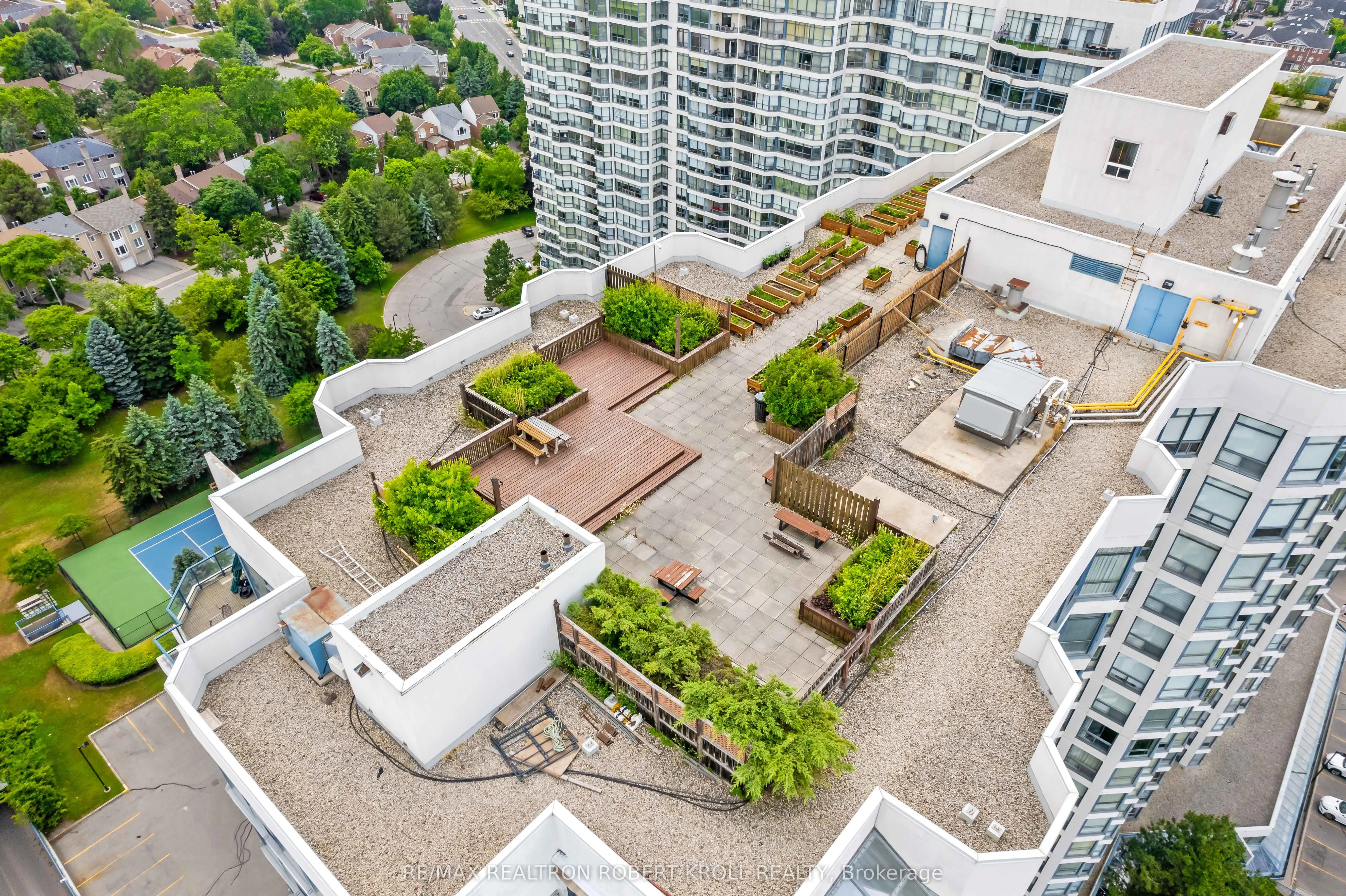 7300 Yonge Street, #210