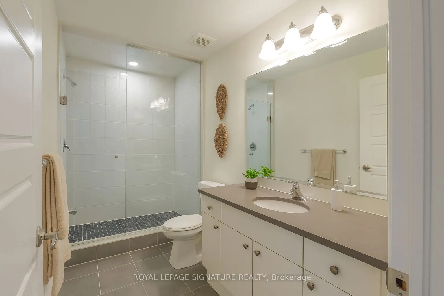 114 Thomas Frisby Jr Crescent