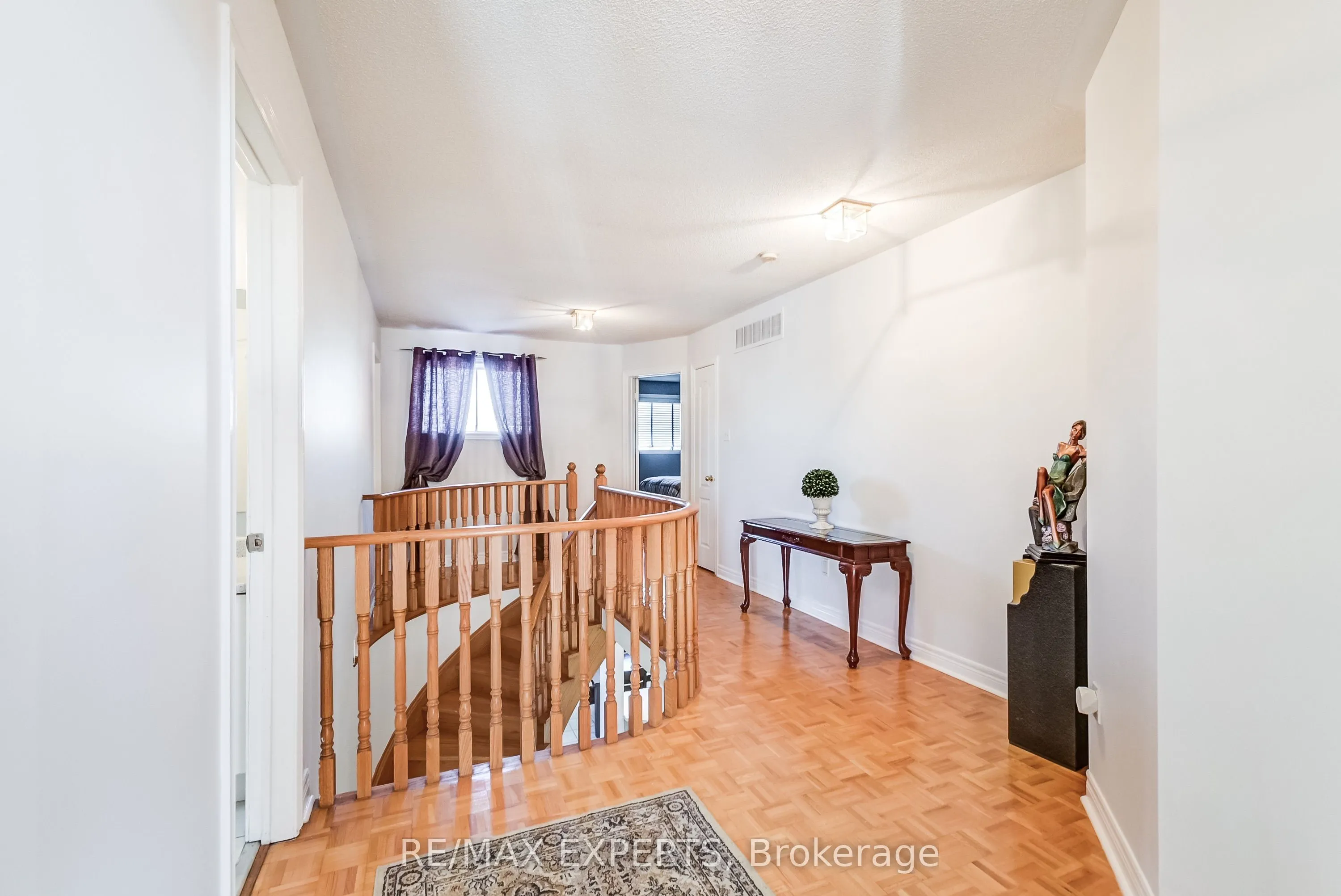 8 Pine Hollow Crescent