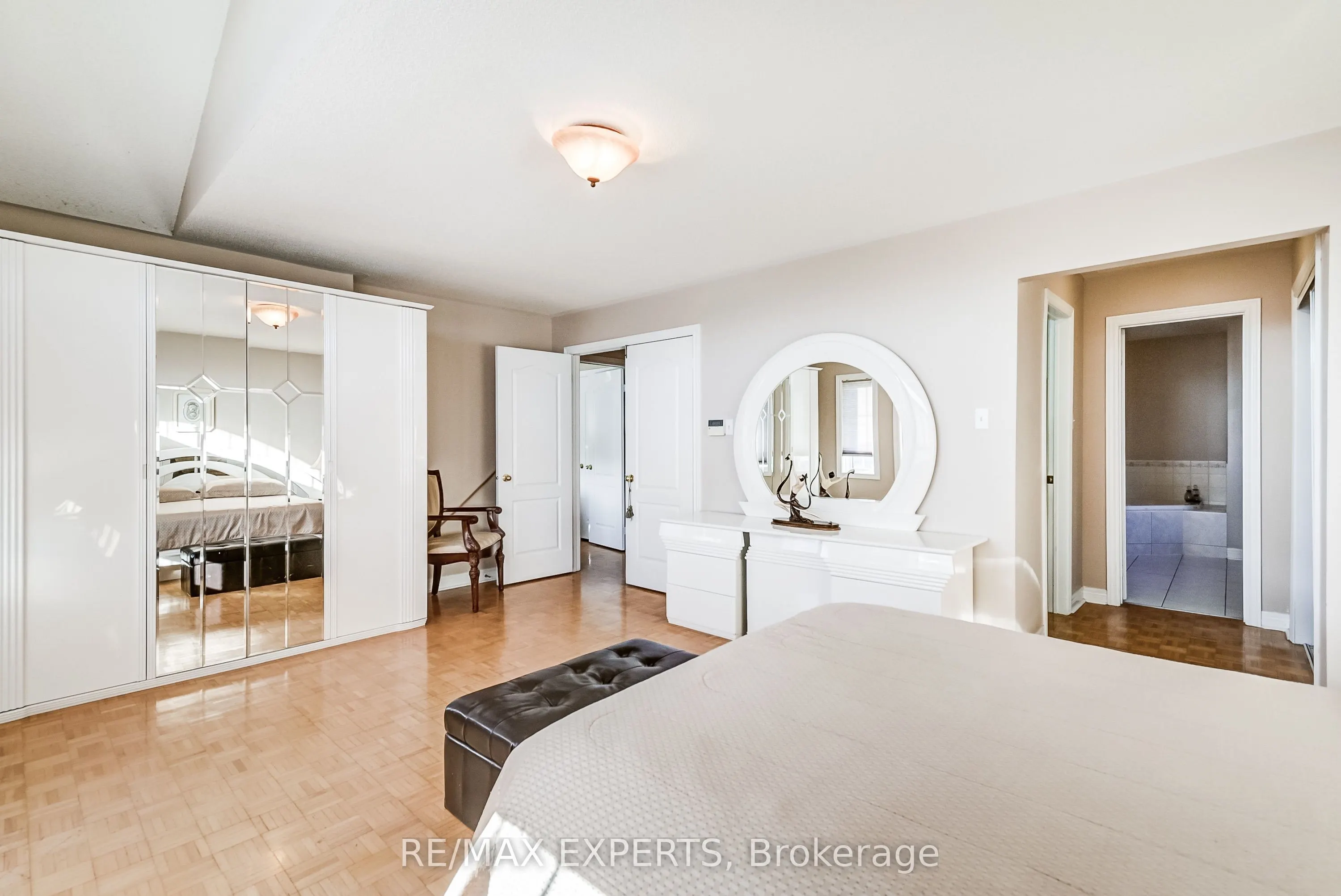 8 Pine Hollow Crescent