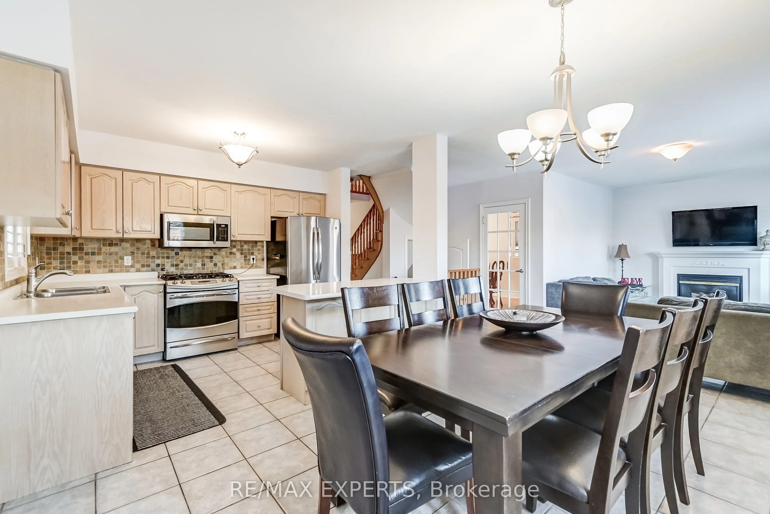 8 Pine Hollow Crescent