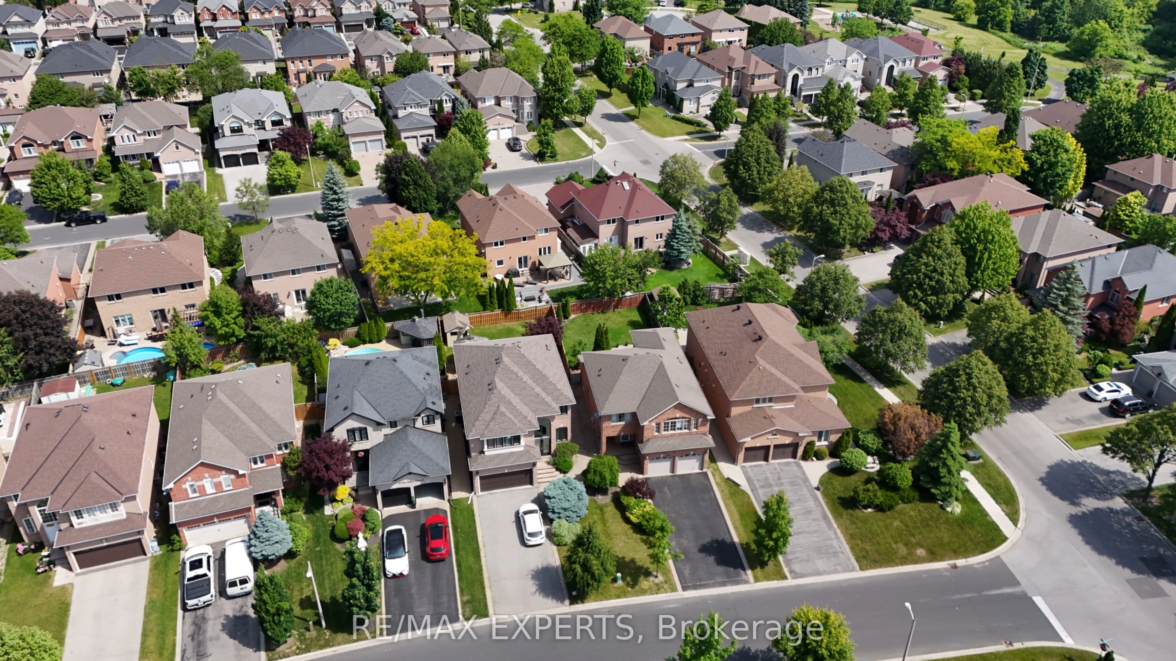 8 Pine Hollow Crescent