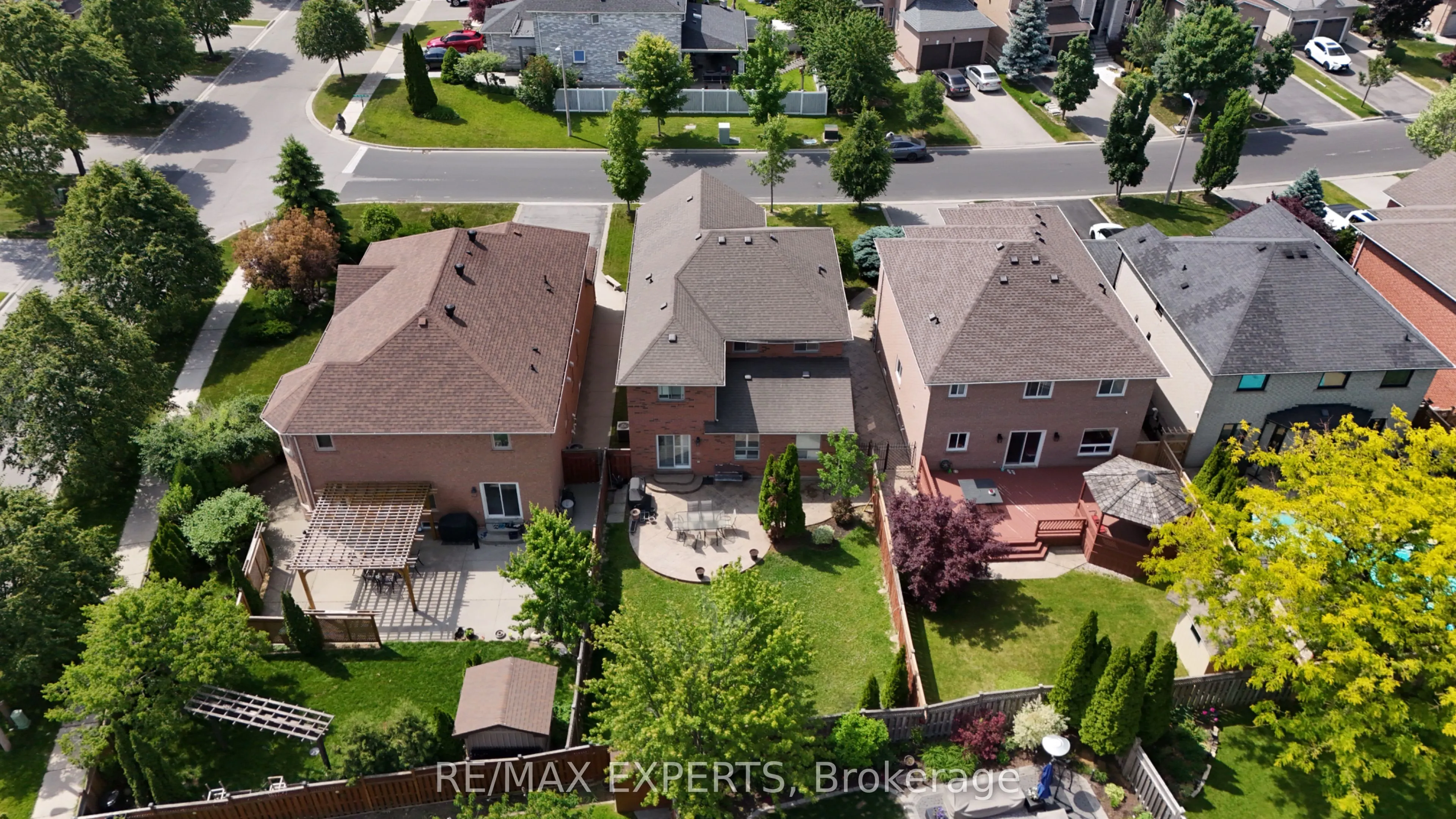 8 Pine Hollow Crescent