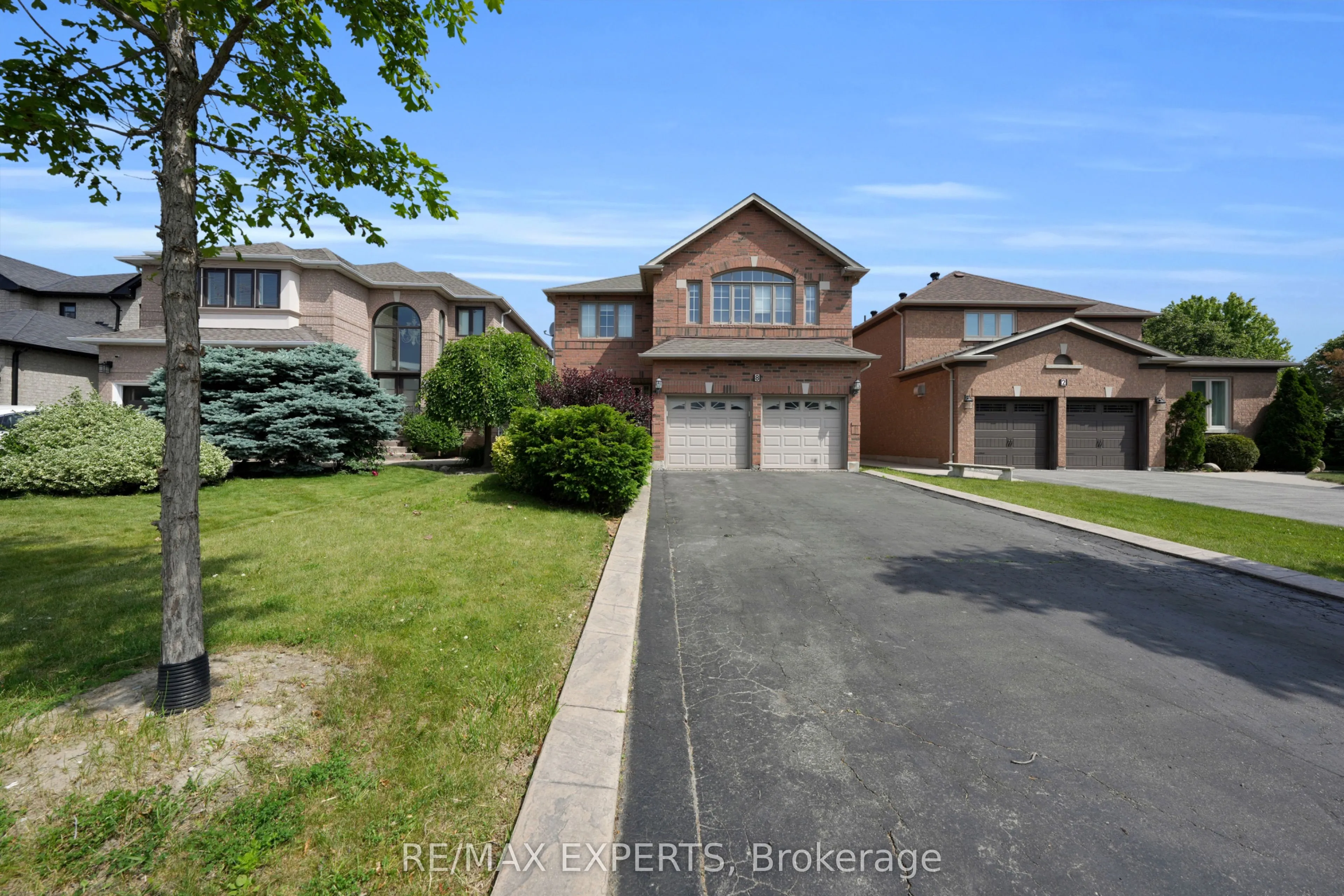 8 Pine Hollow Crescent