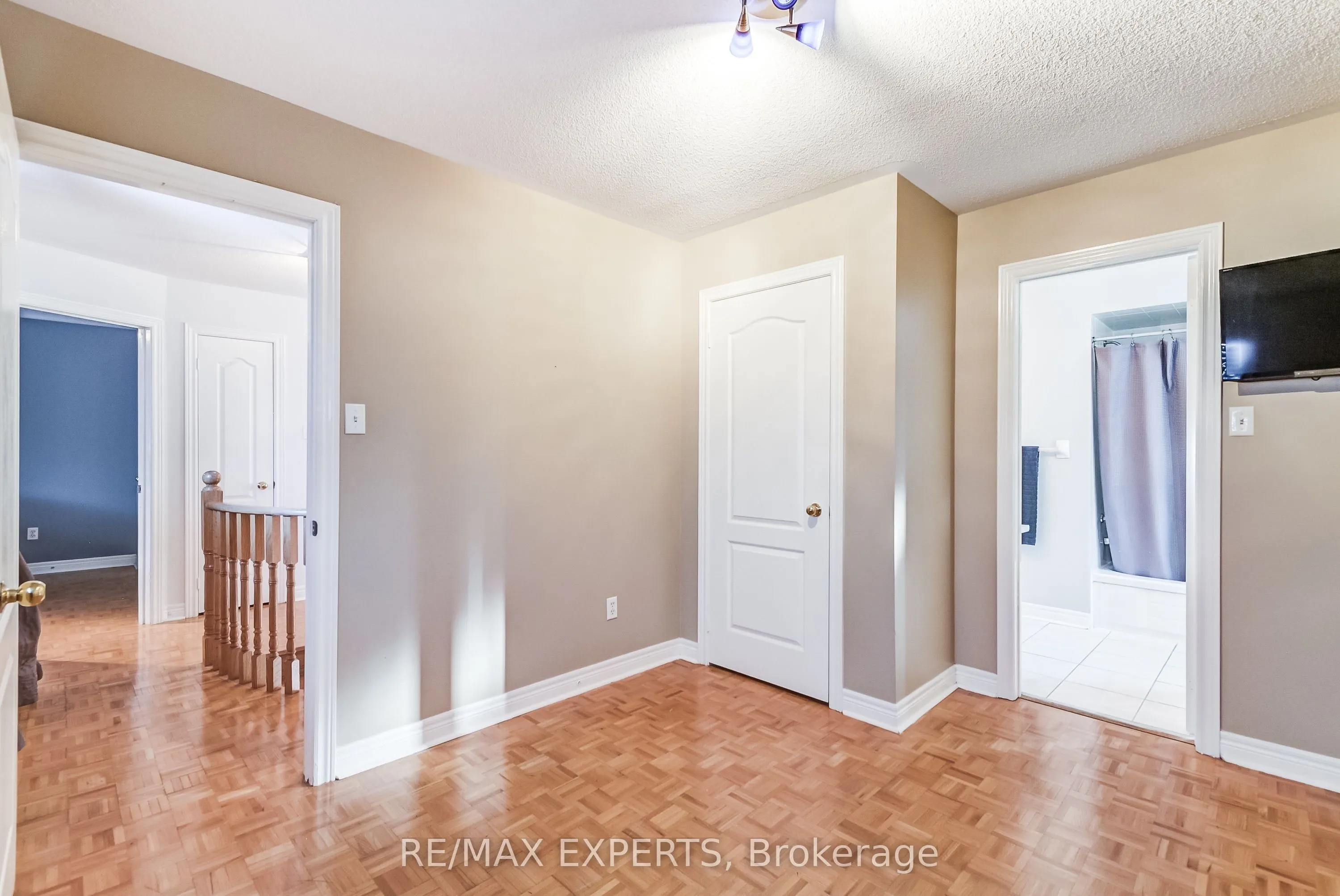 8 Pine Hollow Crescent