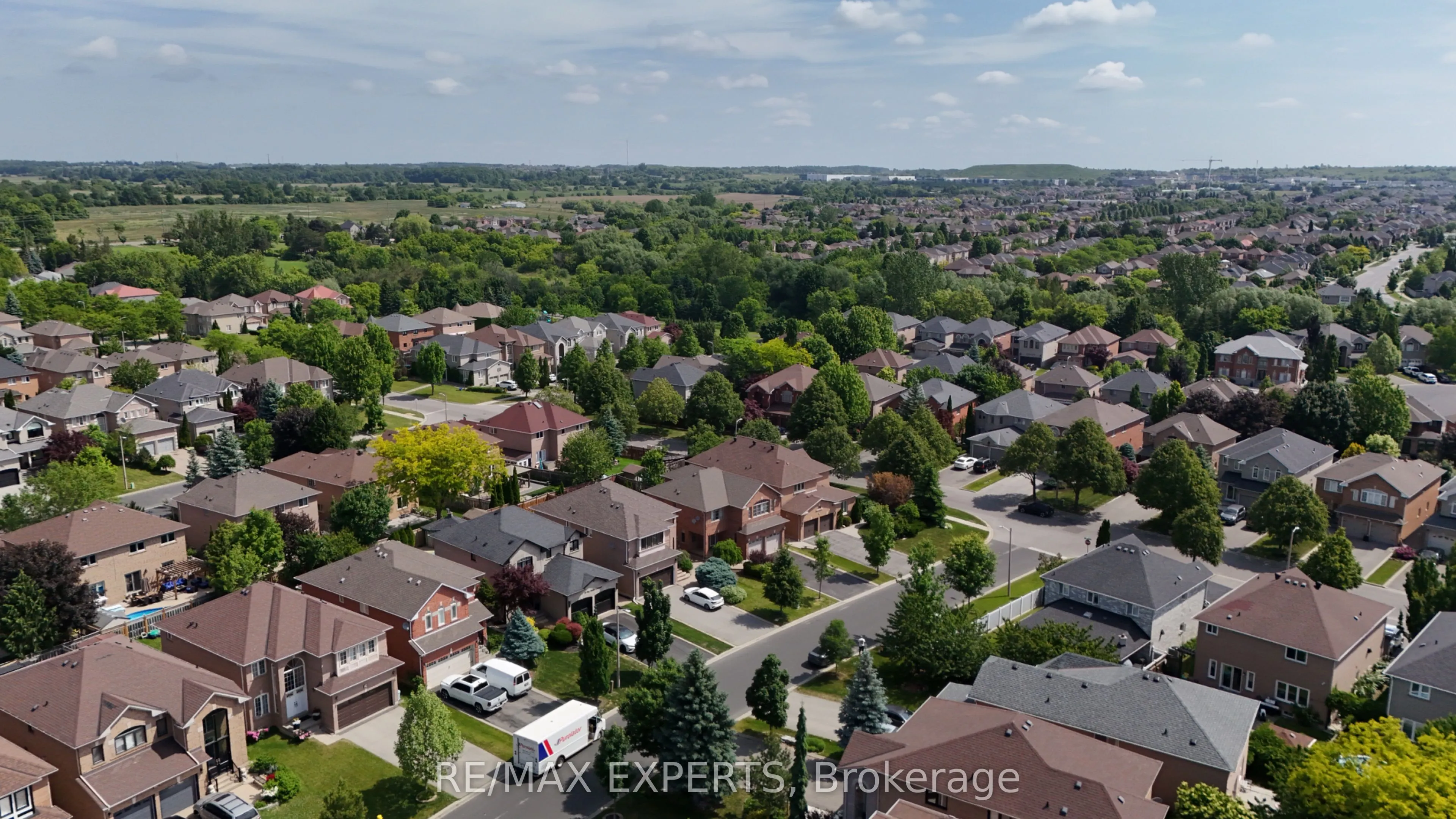 8 Pine Hollow Crescent