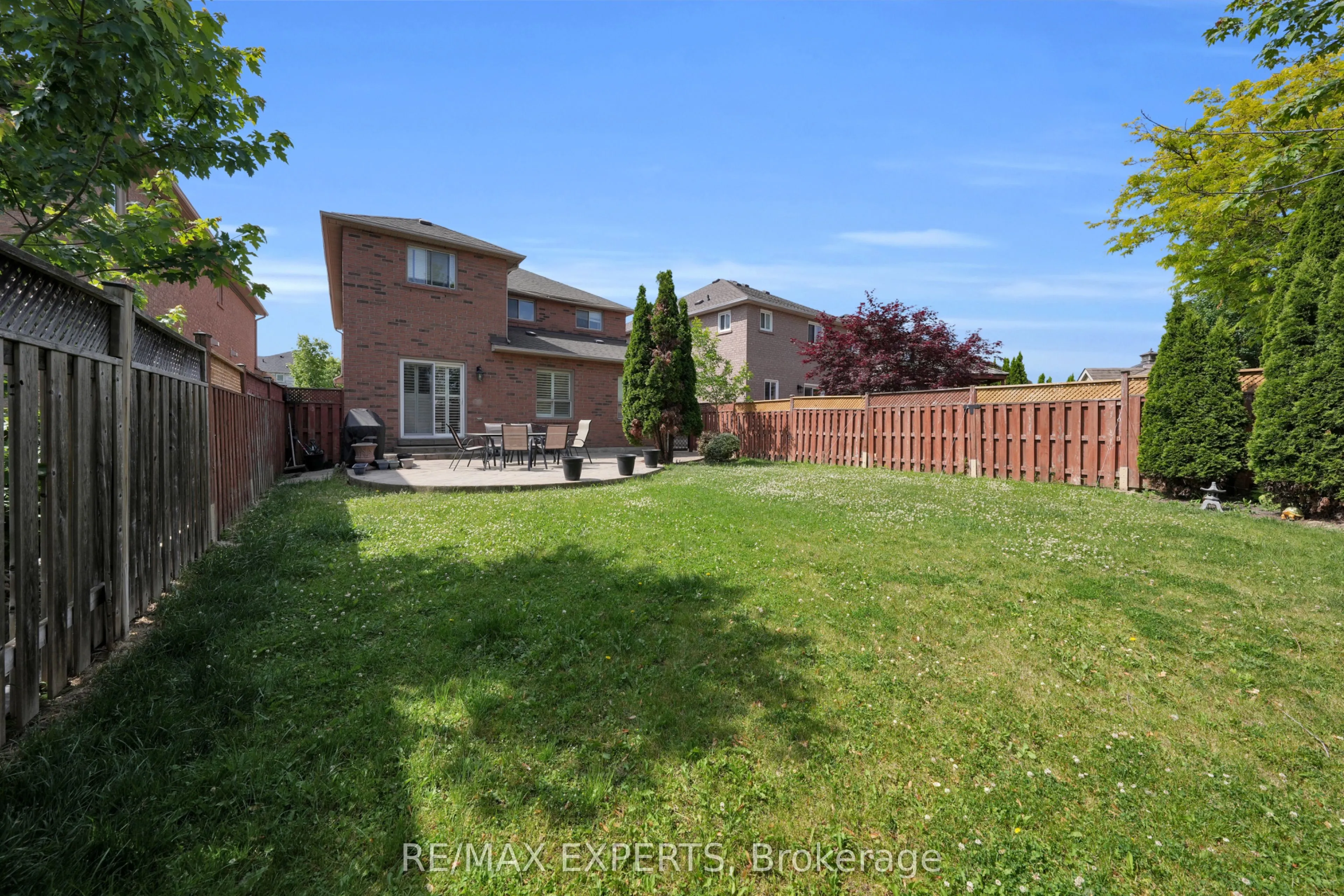 8 Pine Hollow Crescent