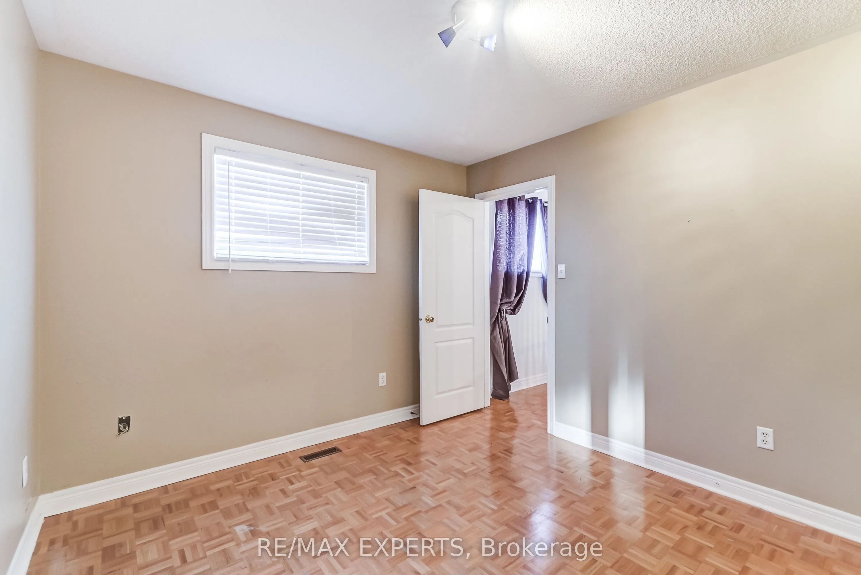 8 Pine Hollow Crescent