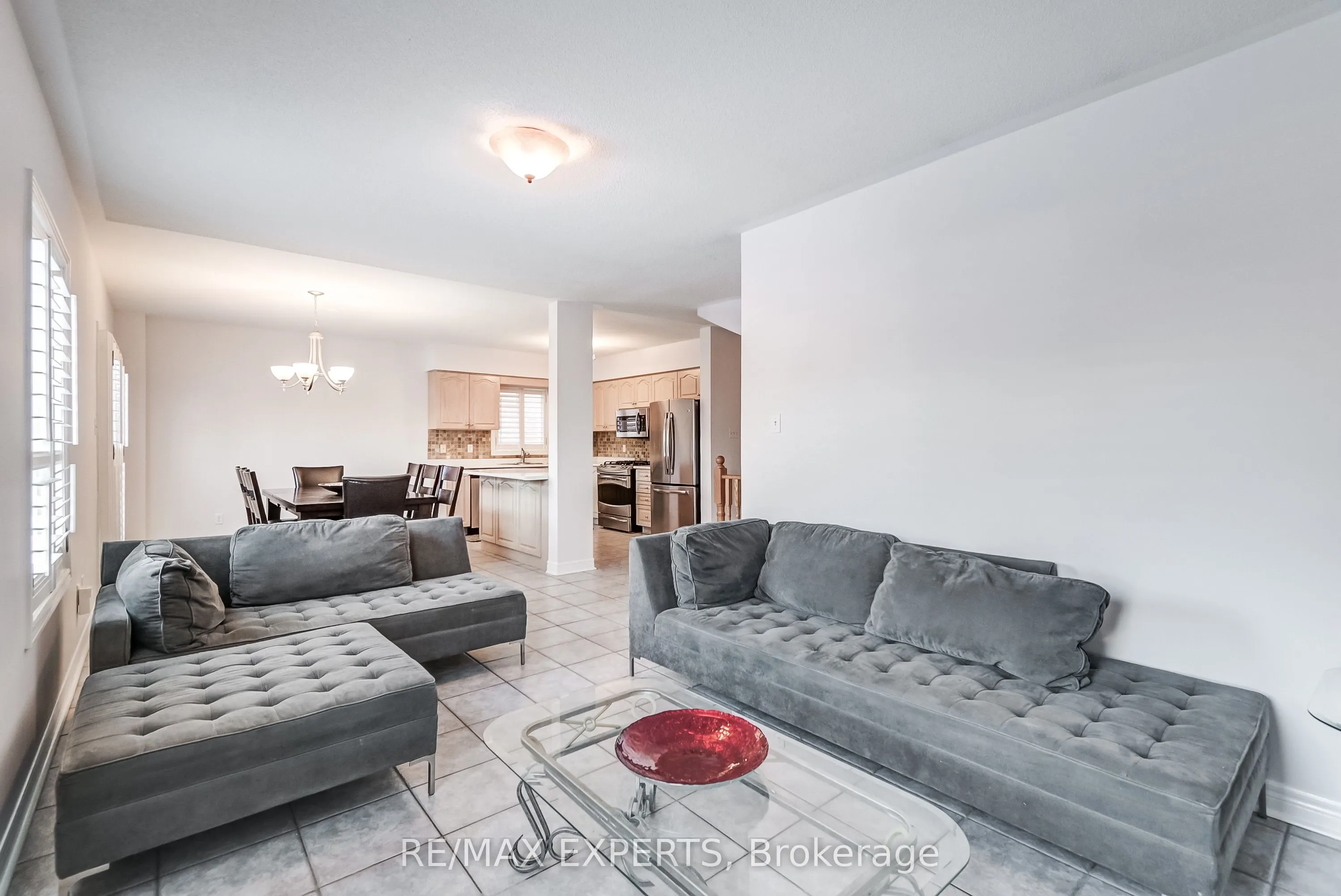8 Pine Hollow Crescent
