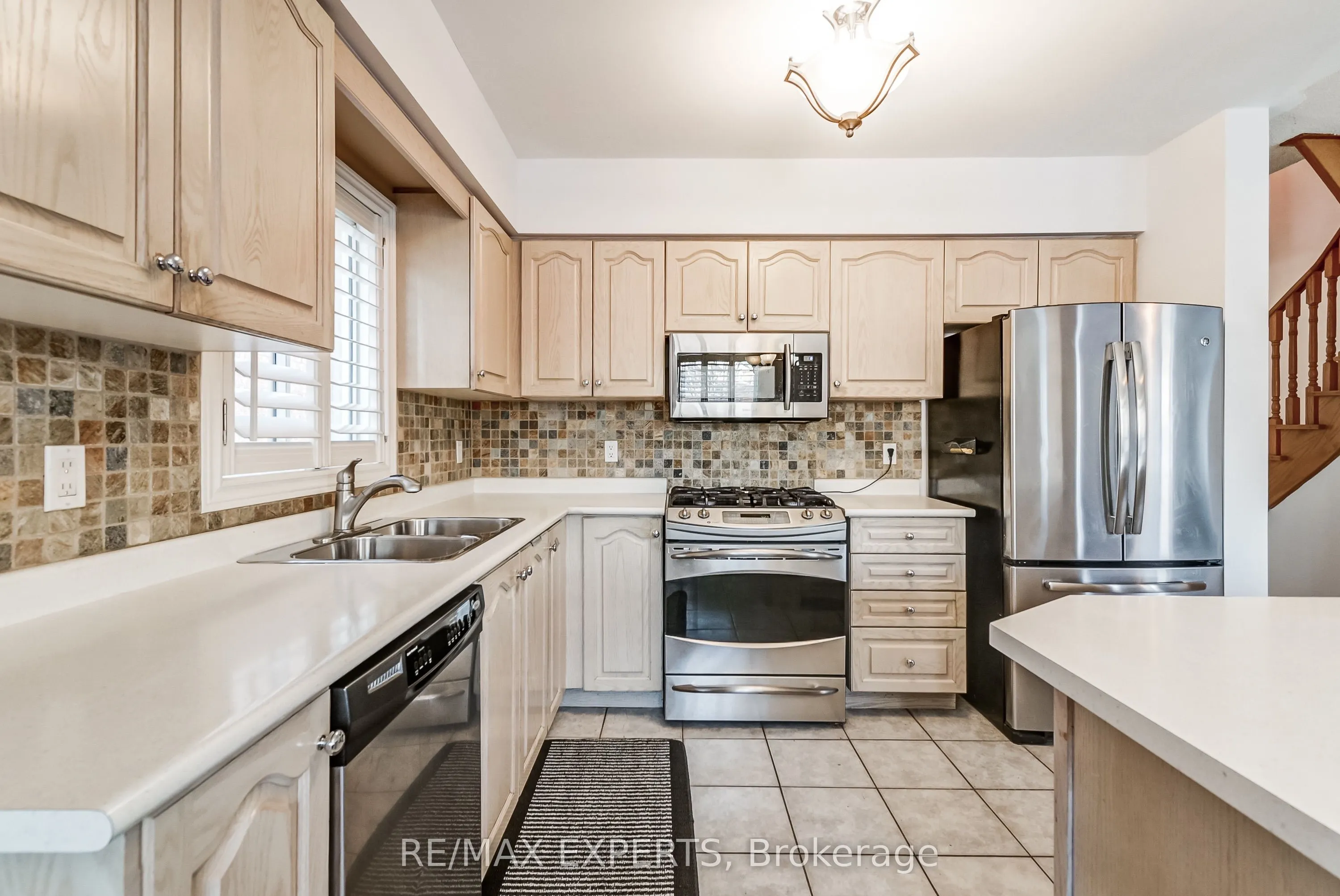 8 Pine Hollow Crescent