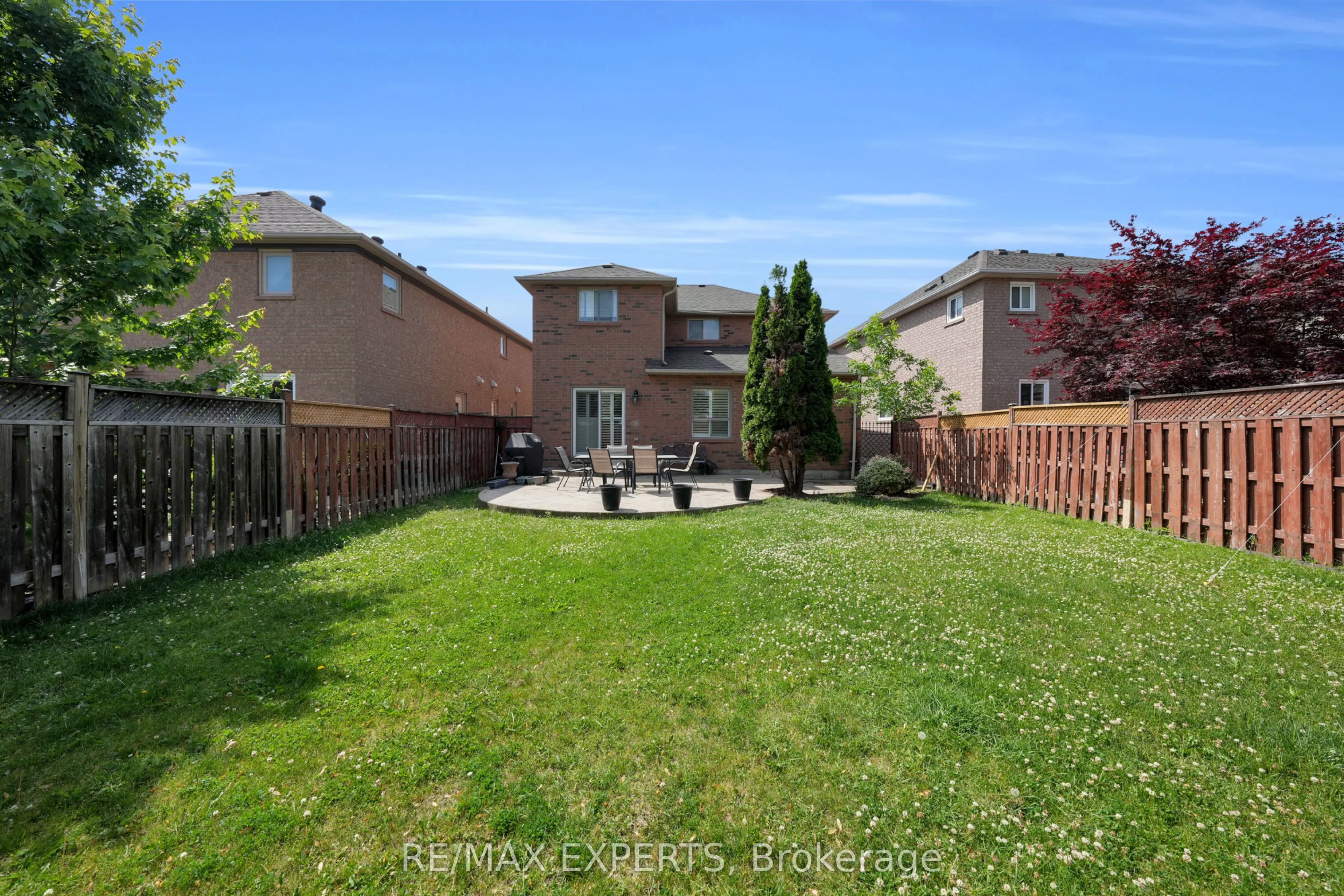 8 Pine Hollow Crescent