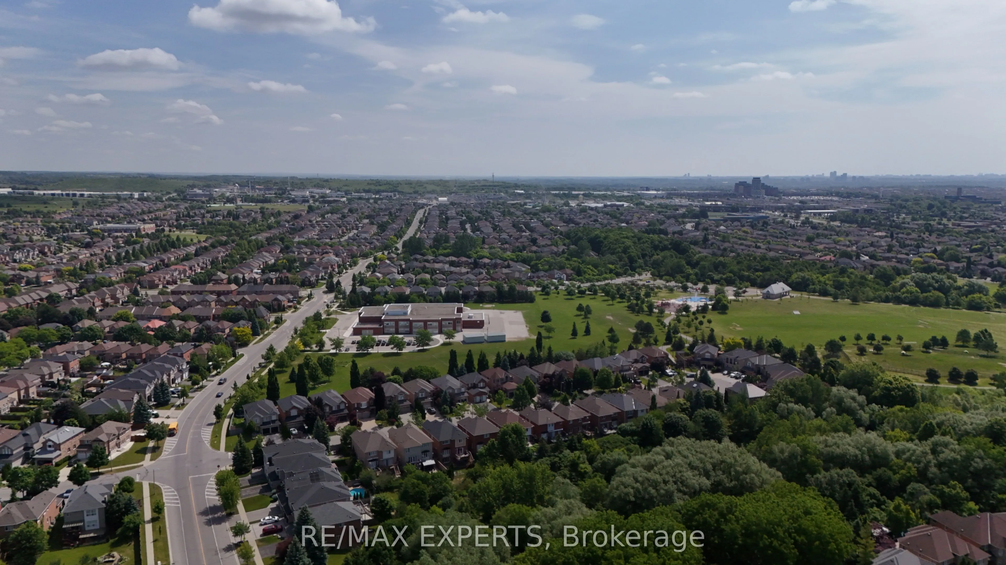 8 Pine Hollow Crescent