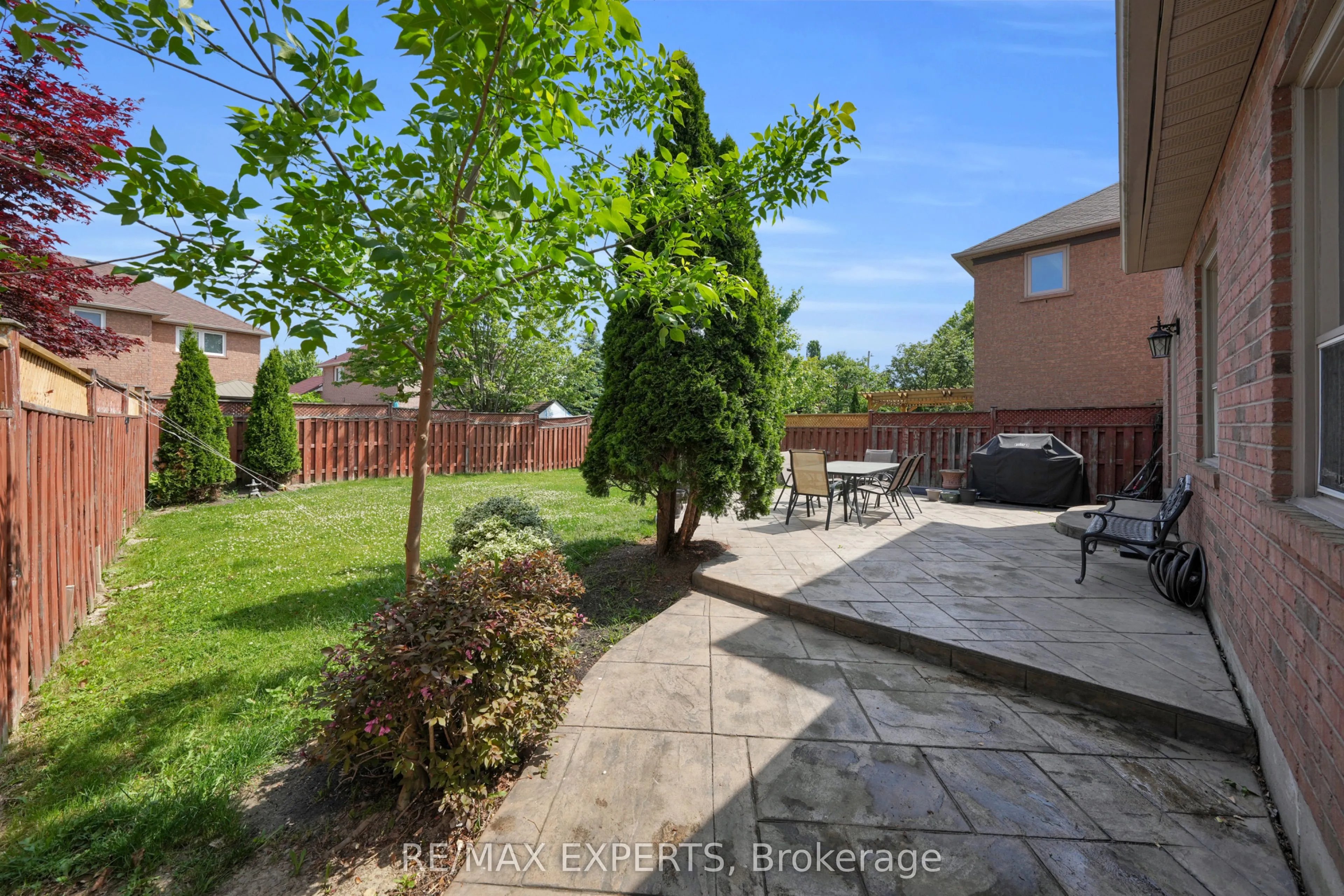 8 Pine Hollow Crescent