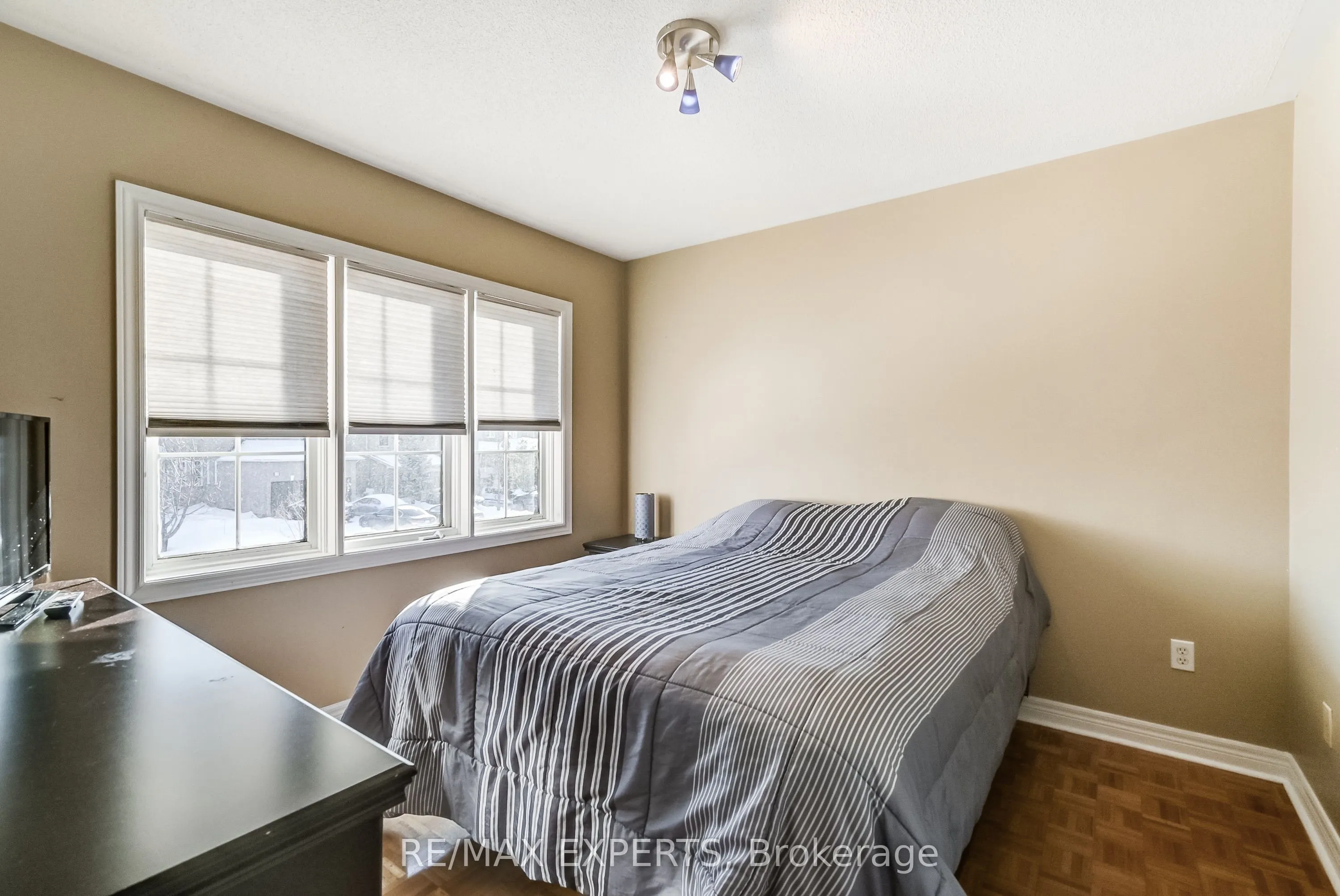8 Pine Hollow Crescent