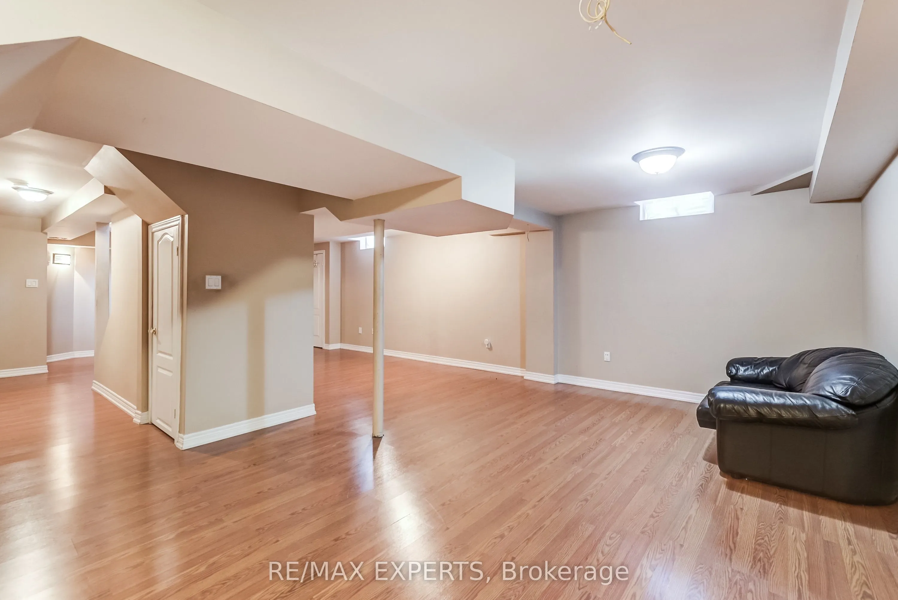 8 Pine Hollow Crescent