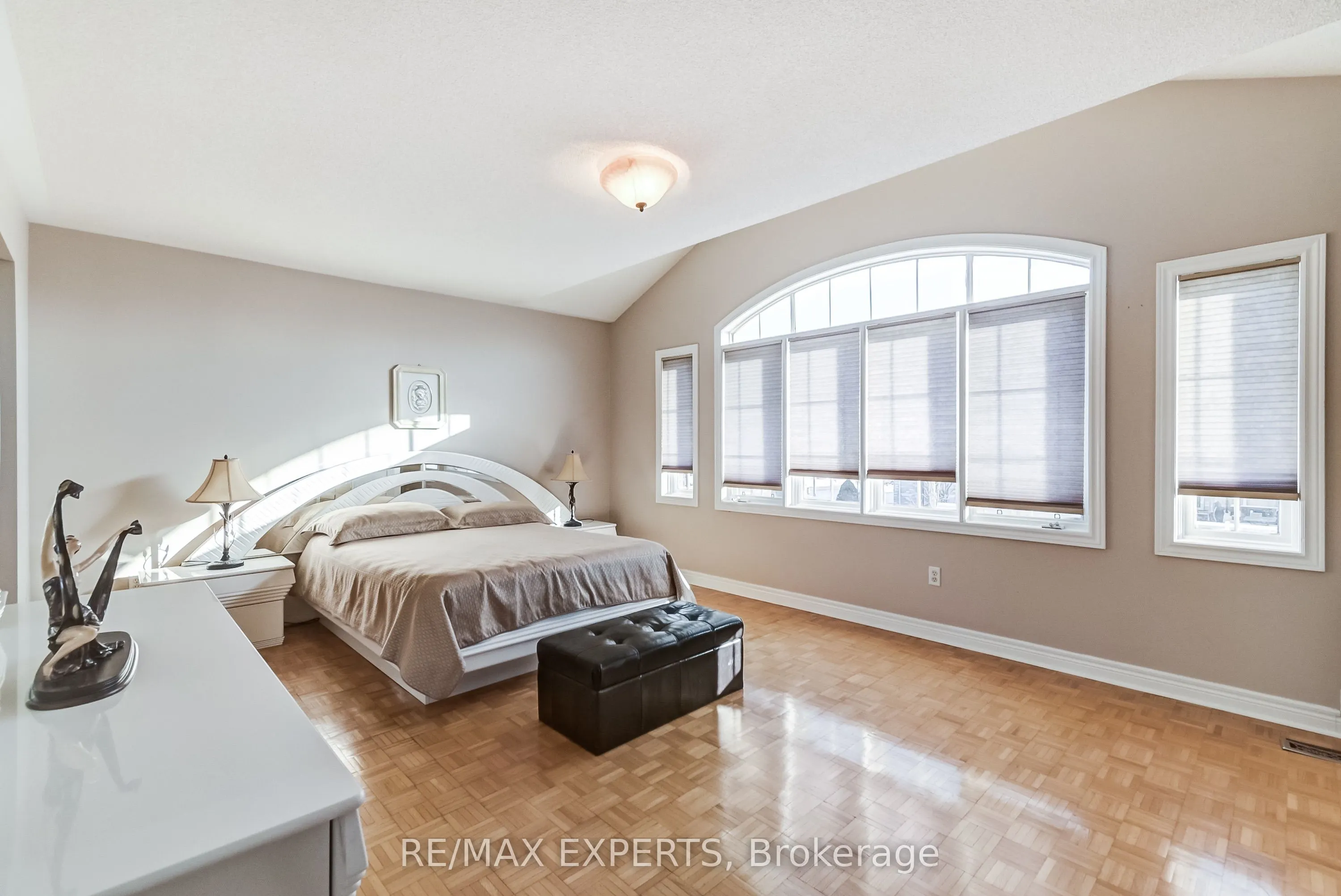 8 Pine Hollow Crescent