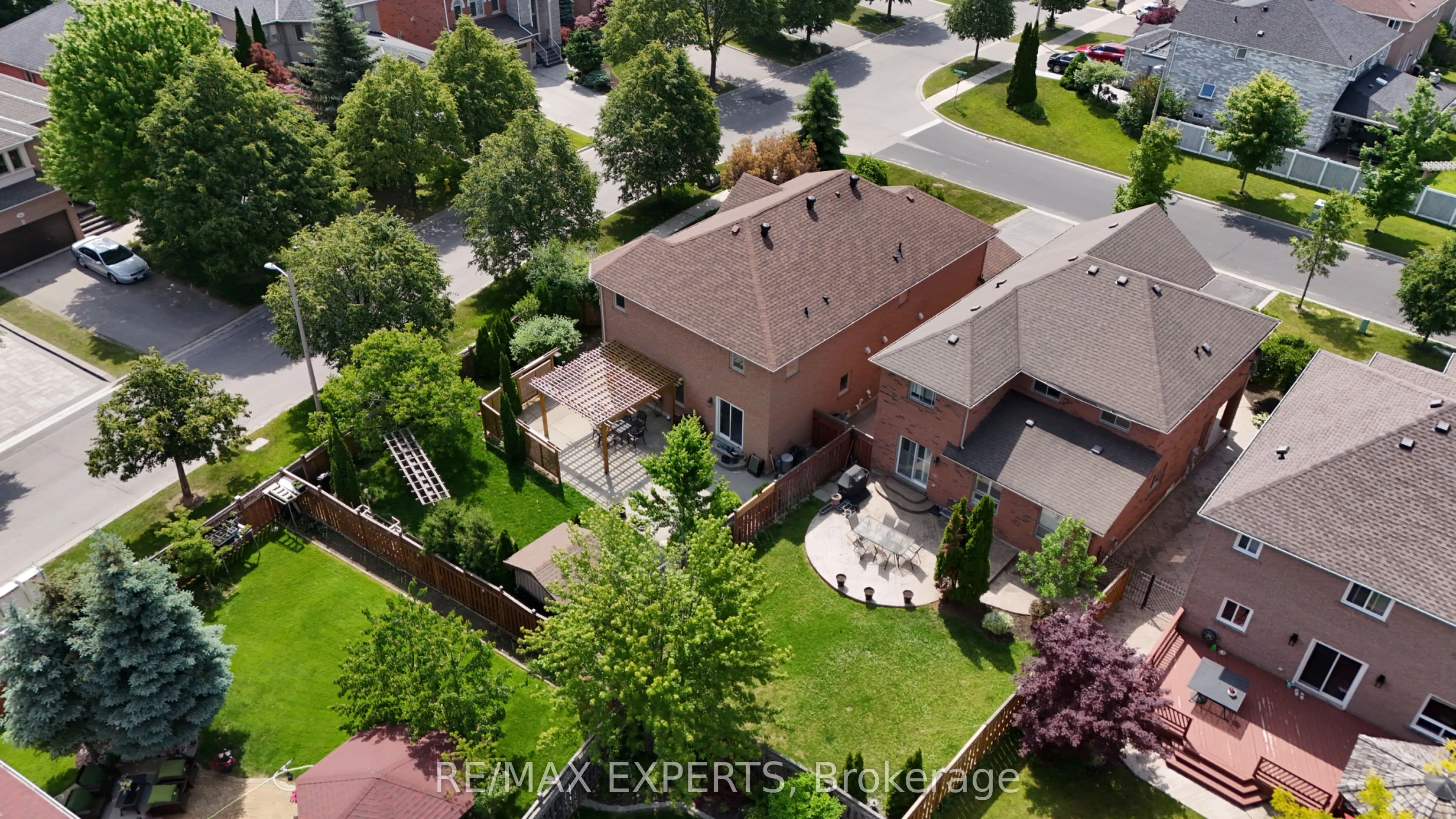 8 Pine Hollow Crescent