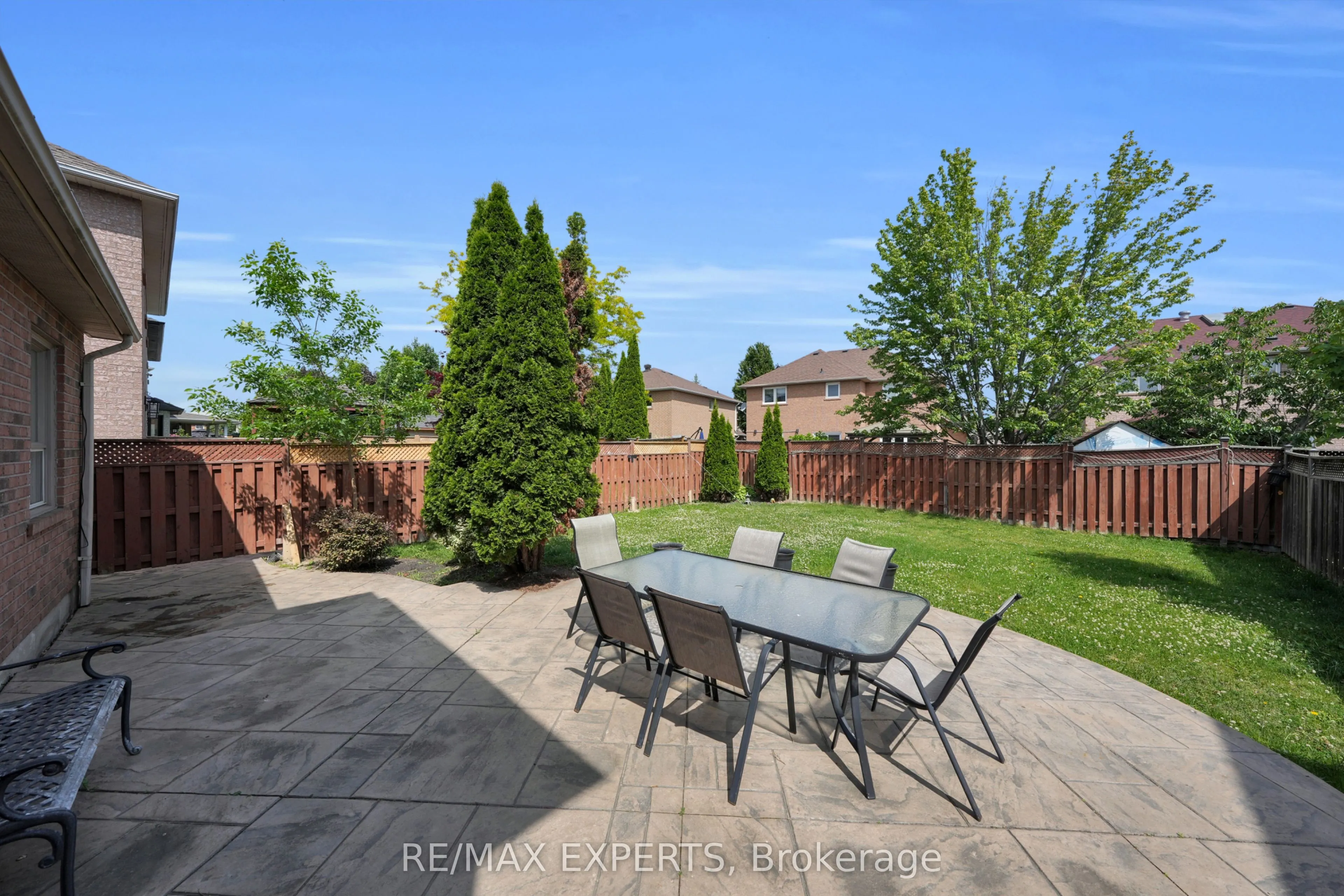 8 Pine Hollow Crescent