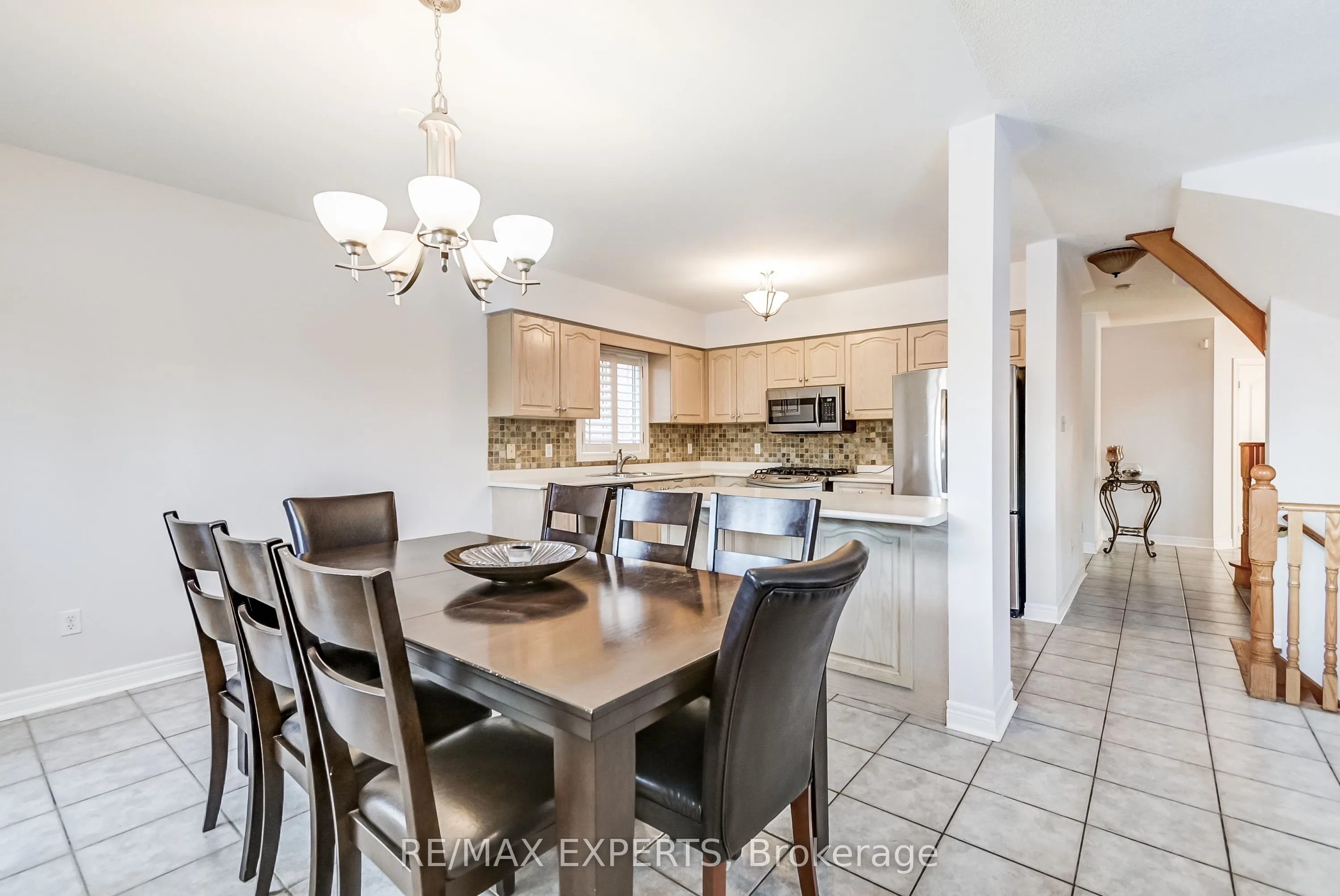 8 Pine Hollow Crescent