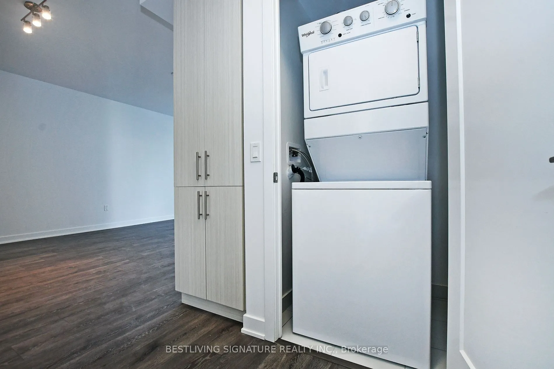 105 Oneida Crescent, #1603