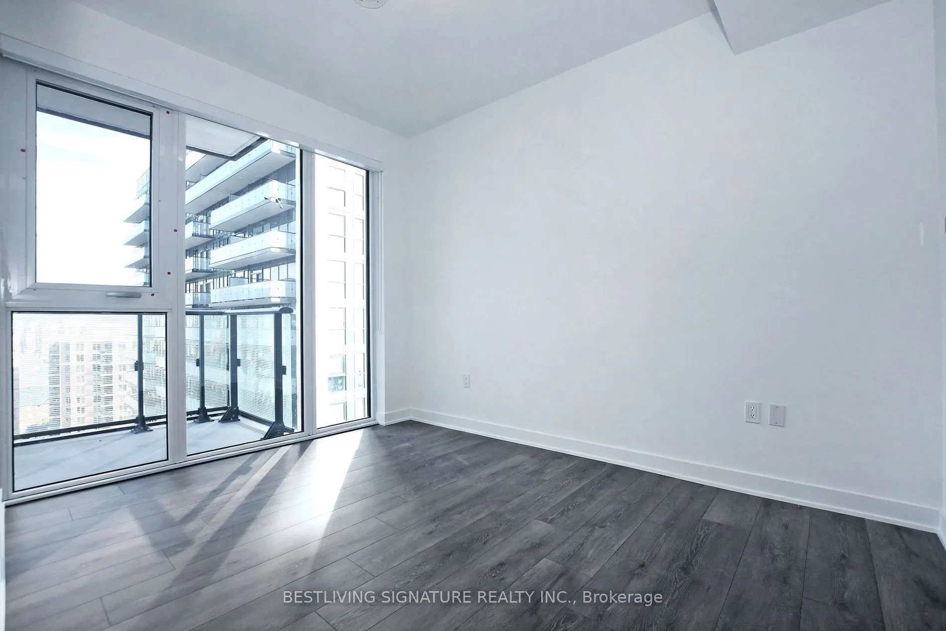 105 Oneida Crescent, #1603