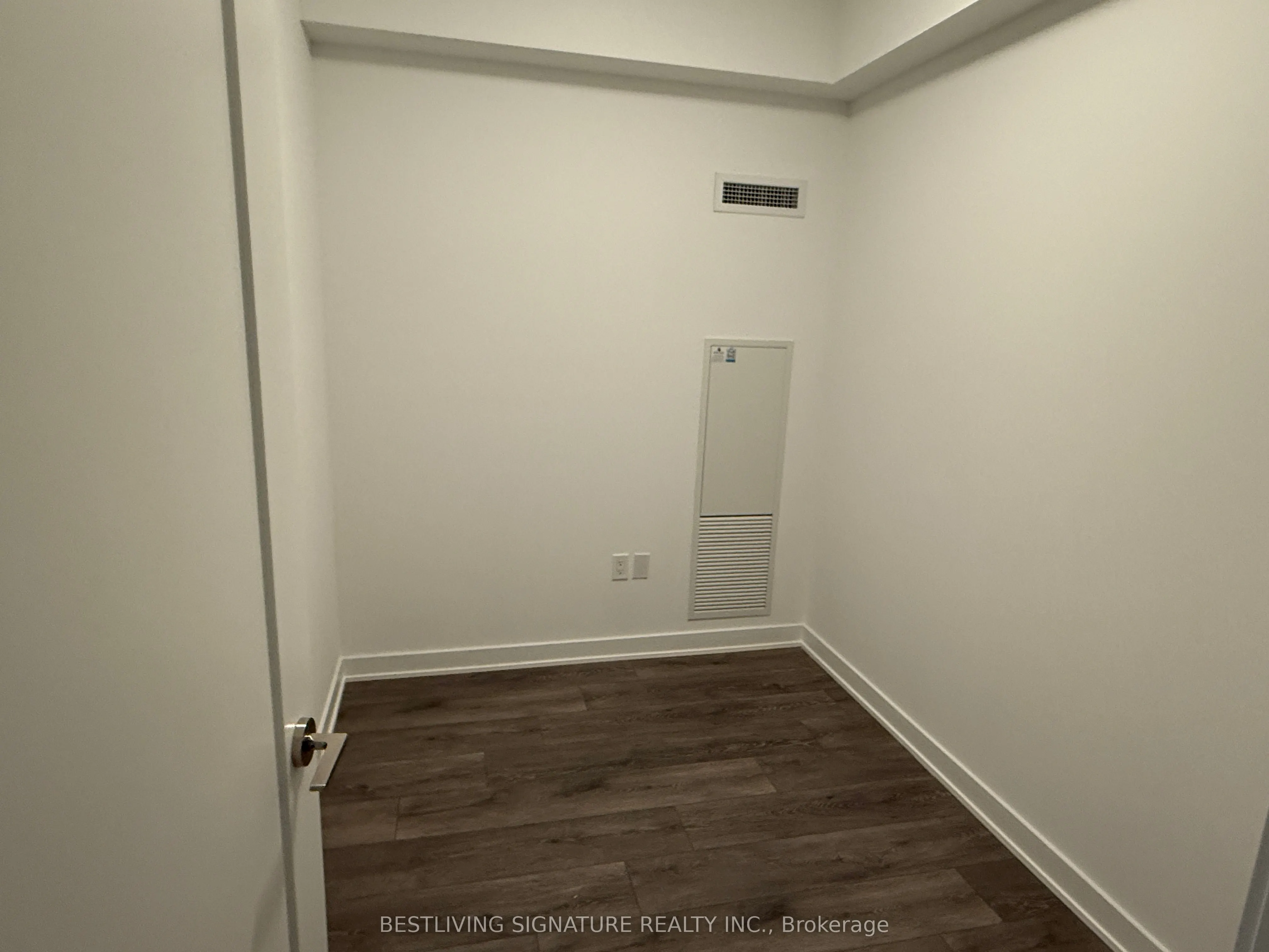 105 Oneida Crescent, #1603